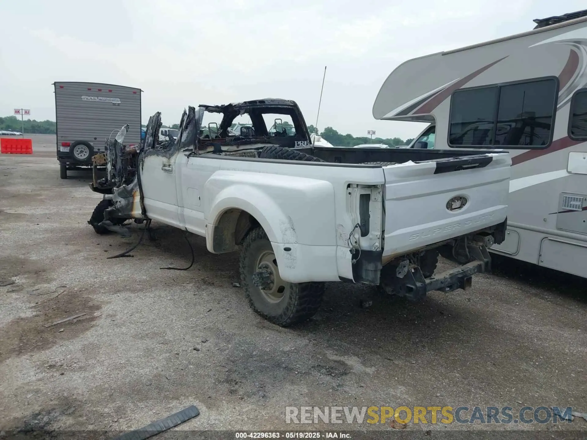 3 fotografías del automóvil dañado 1FT8W3DT5KED64377 FORD F-350 2019