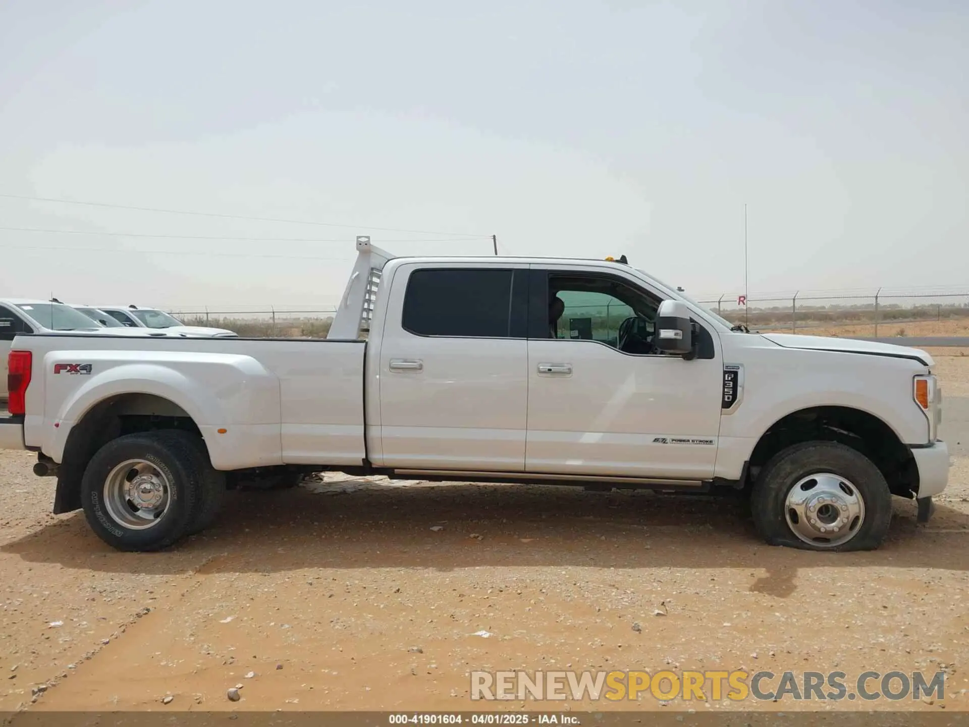 12 fotografías del automóvil dañado 1FT8W3DT5KED92907 FORD F-350 2019