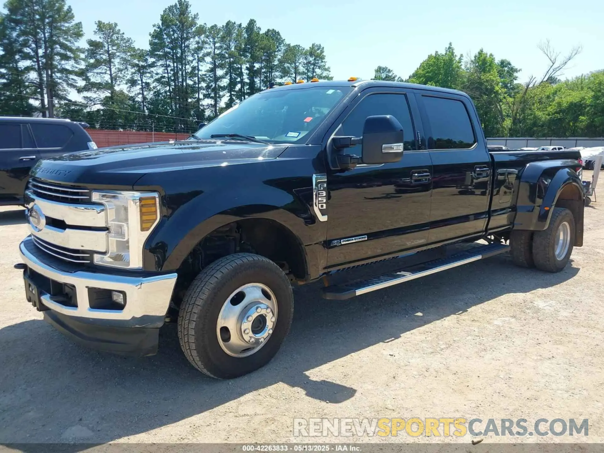 2 fotografías del automóvil dañado 1FT8W3DT6KED10358 FORD F-350 2019