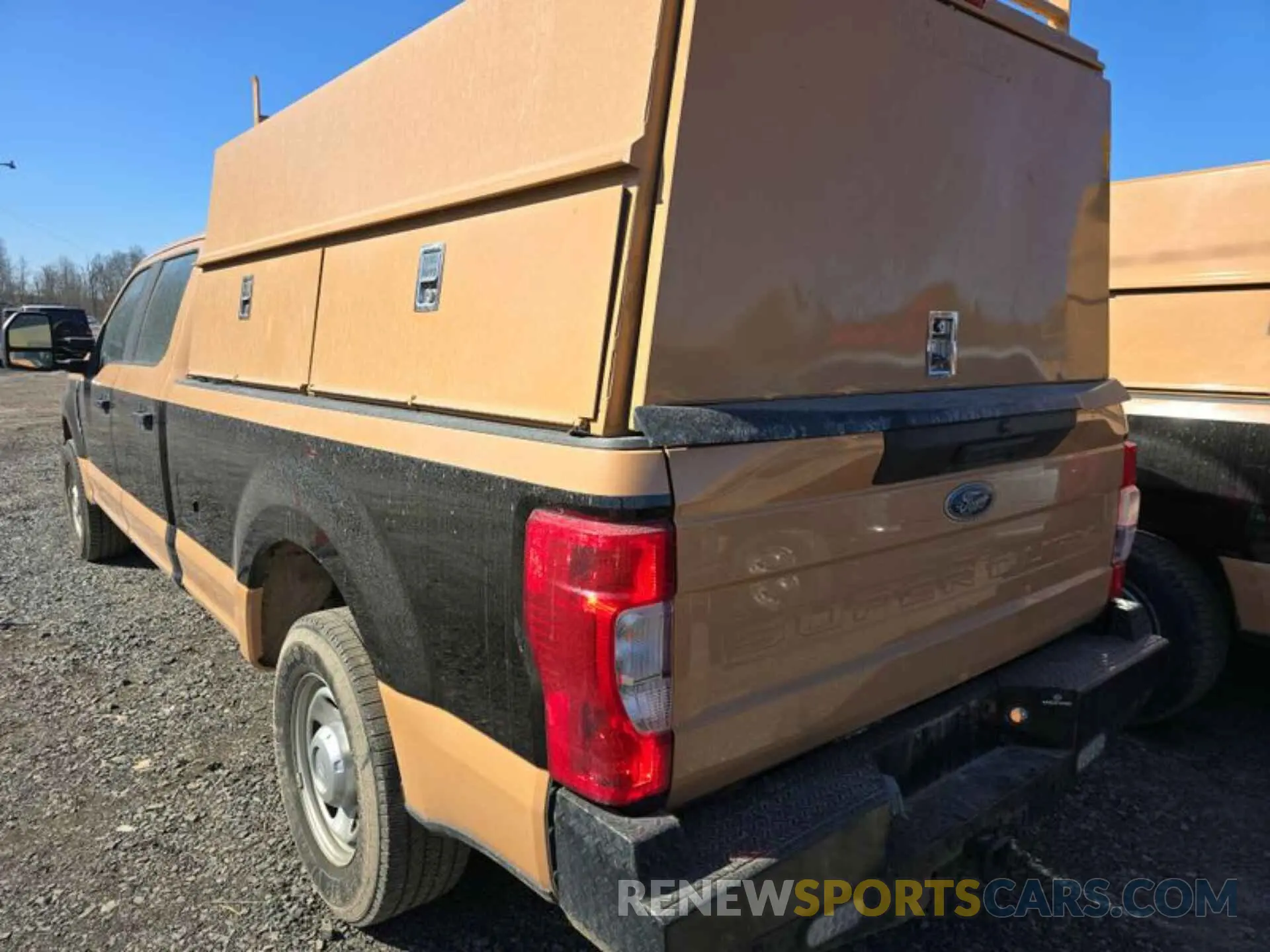 2 fotografías del automóvil dañado 1FT8W3A67MEC91997 FORD F-350 2021