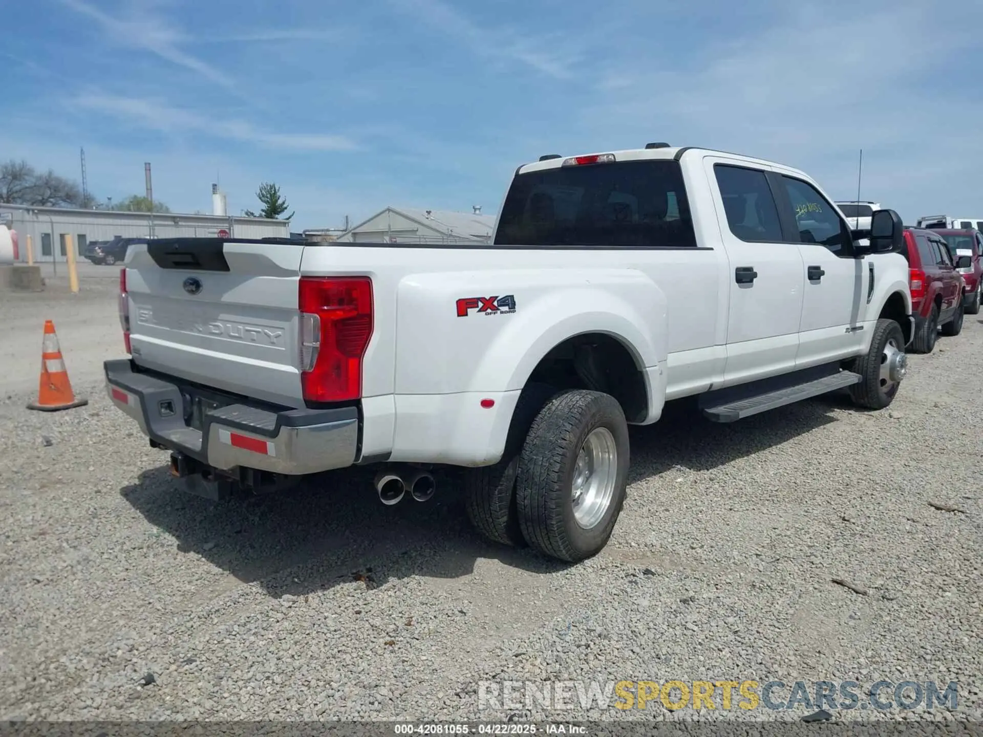 4 fotografías del automóvil dañado 1FT8W3DT2MED68275 FORD F-350 2021