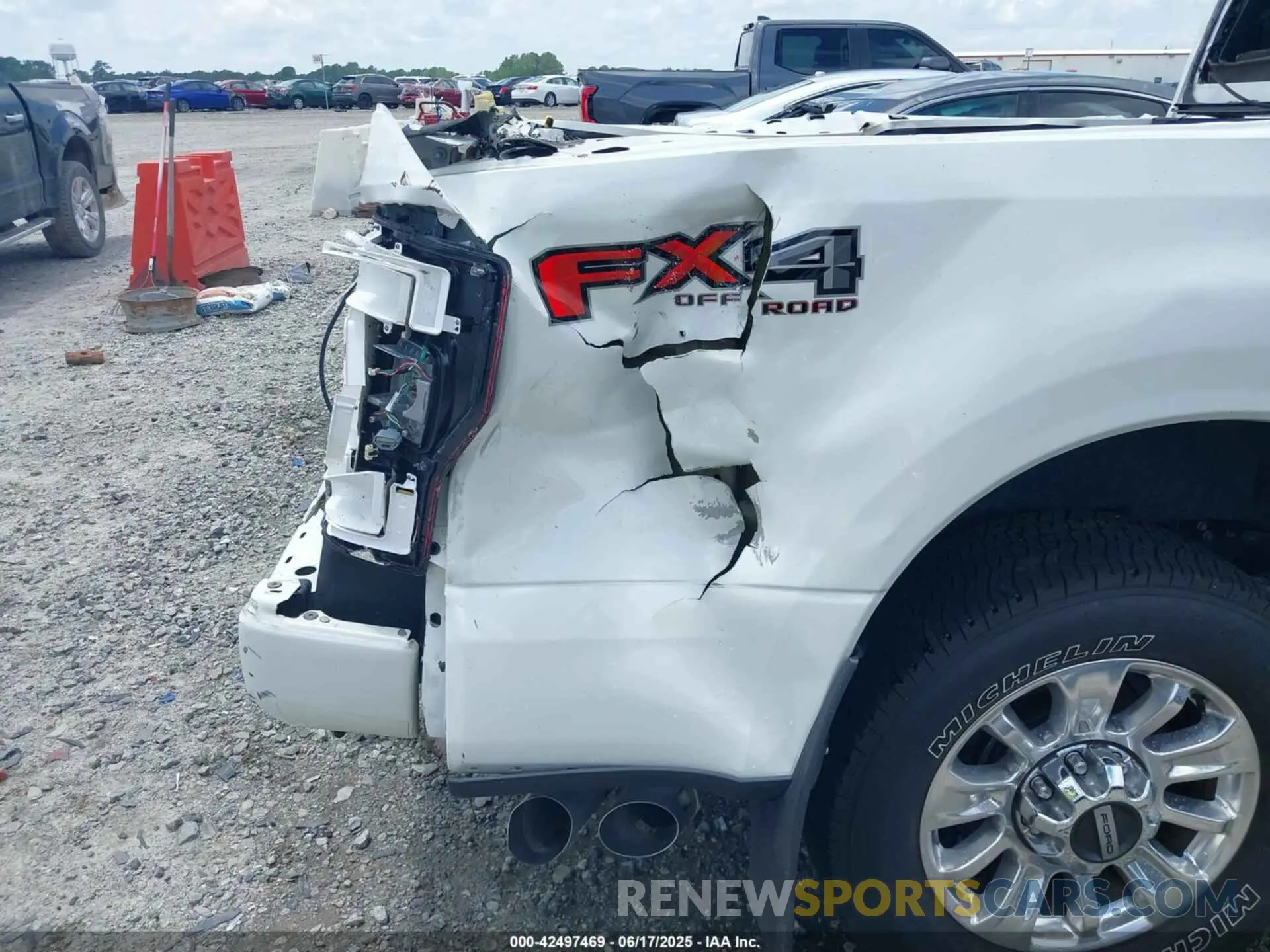 18 fotografías del automóvil dañado 1FT8W3BTXNEC05278 FORD F-350 2022