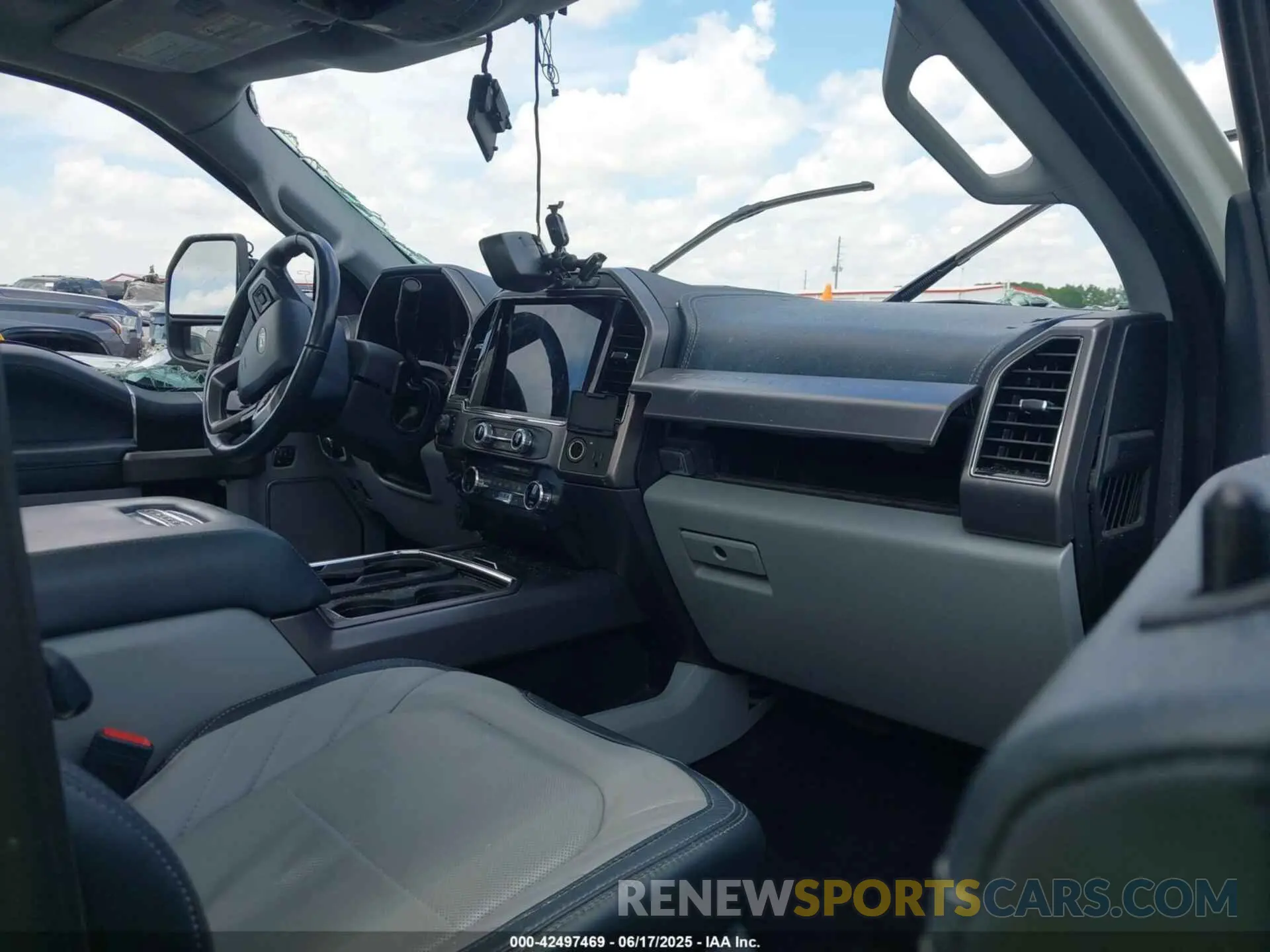 5 fotografías del automóvil dañado 1FT8W3BTXNEC05278 FORD F-350 2022