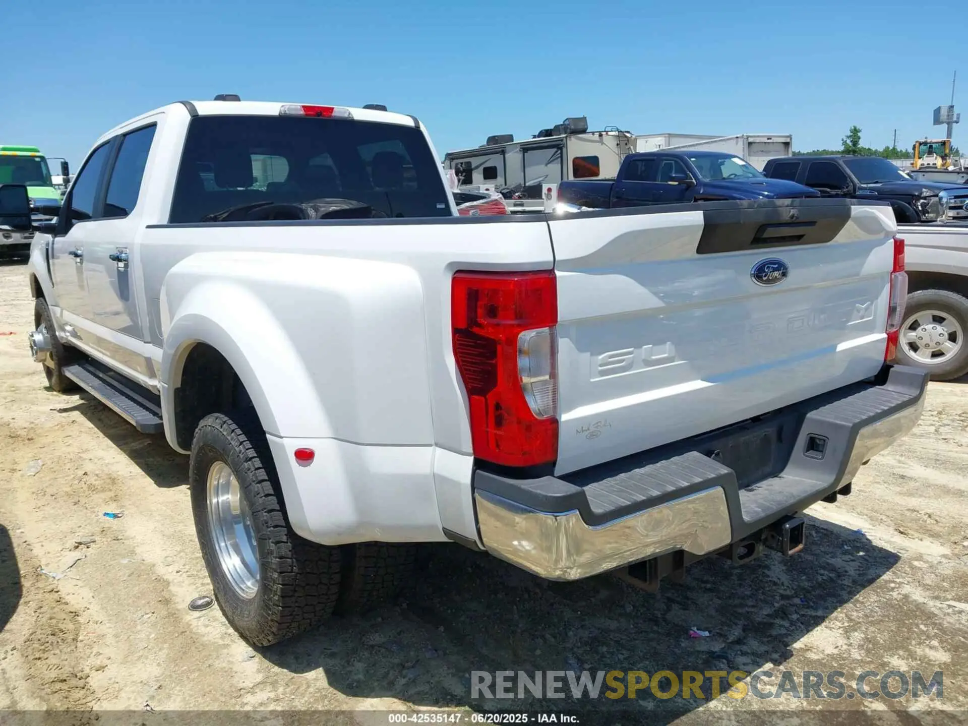 3 fotografías del automóvil dañado 1FT8W3CN2NEC55222 FORD F-350 2022