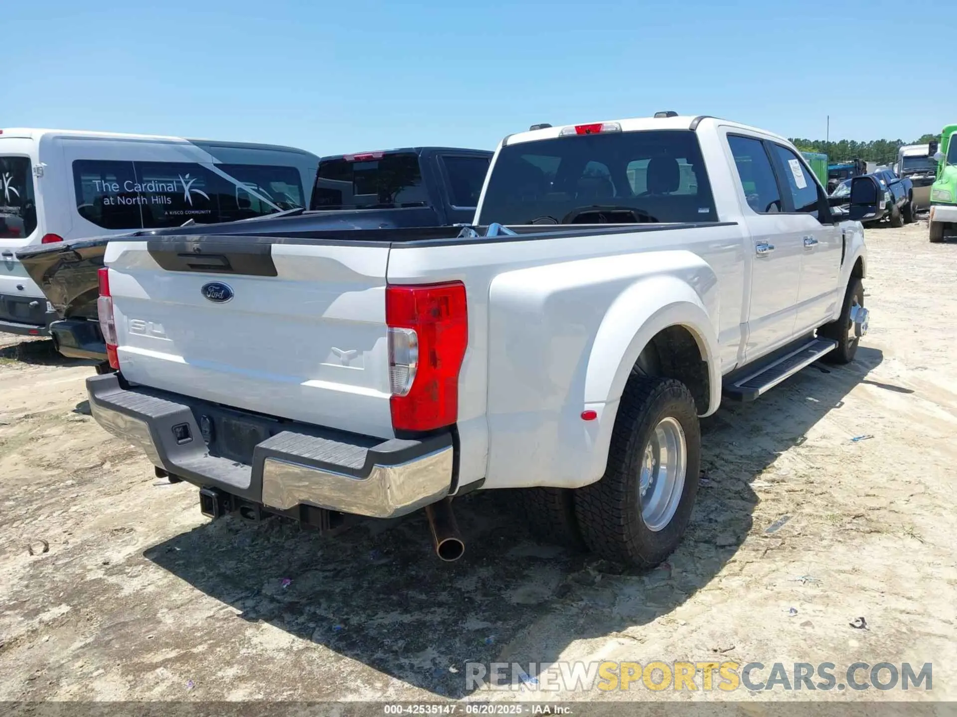 4 fotografías del automóvil dañado 1FT8W3CN2NEC55222 FORD F-350 2022