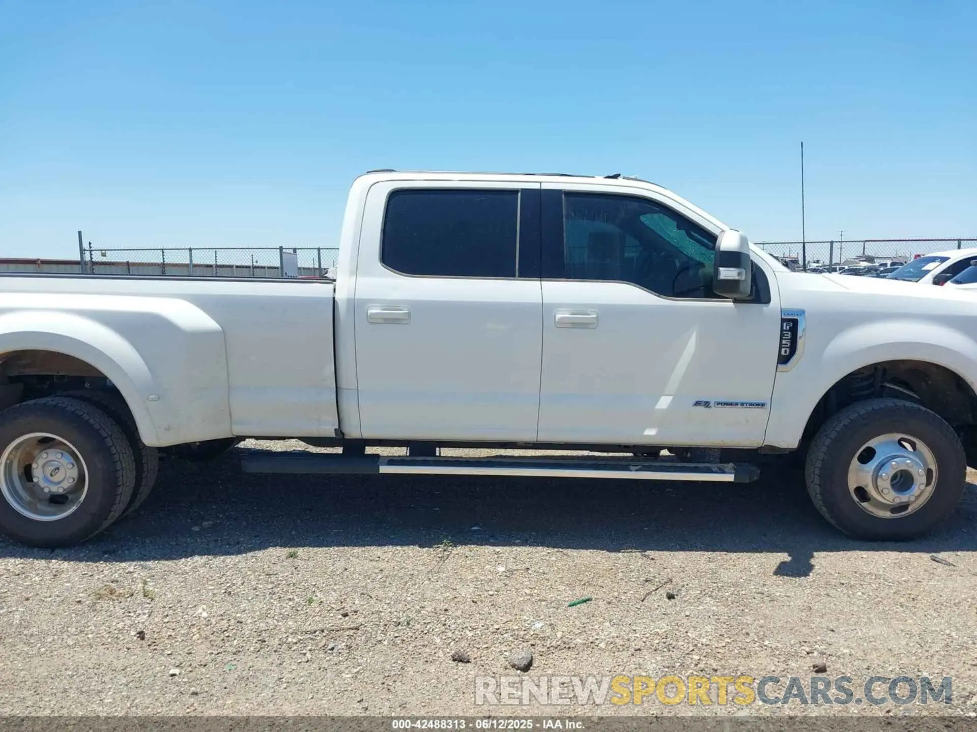 13 fotografías del automóvil dañado 1FT8W3DT4NEG05933 FORD F-350 2022
