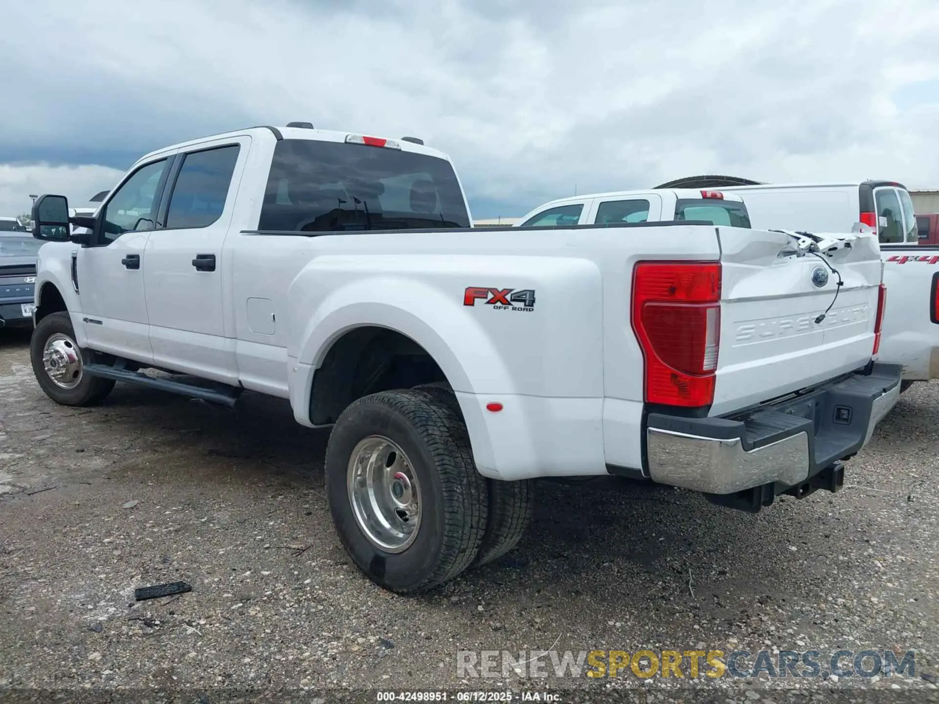 3 fotografías del automóvil dañado 1FT8W3DT5NED61189 FORD F-350 2022