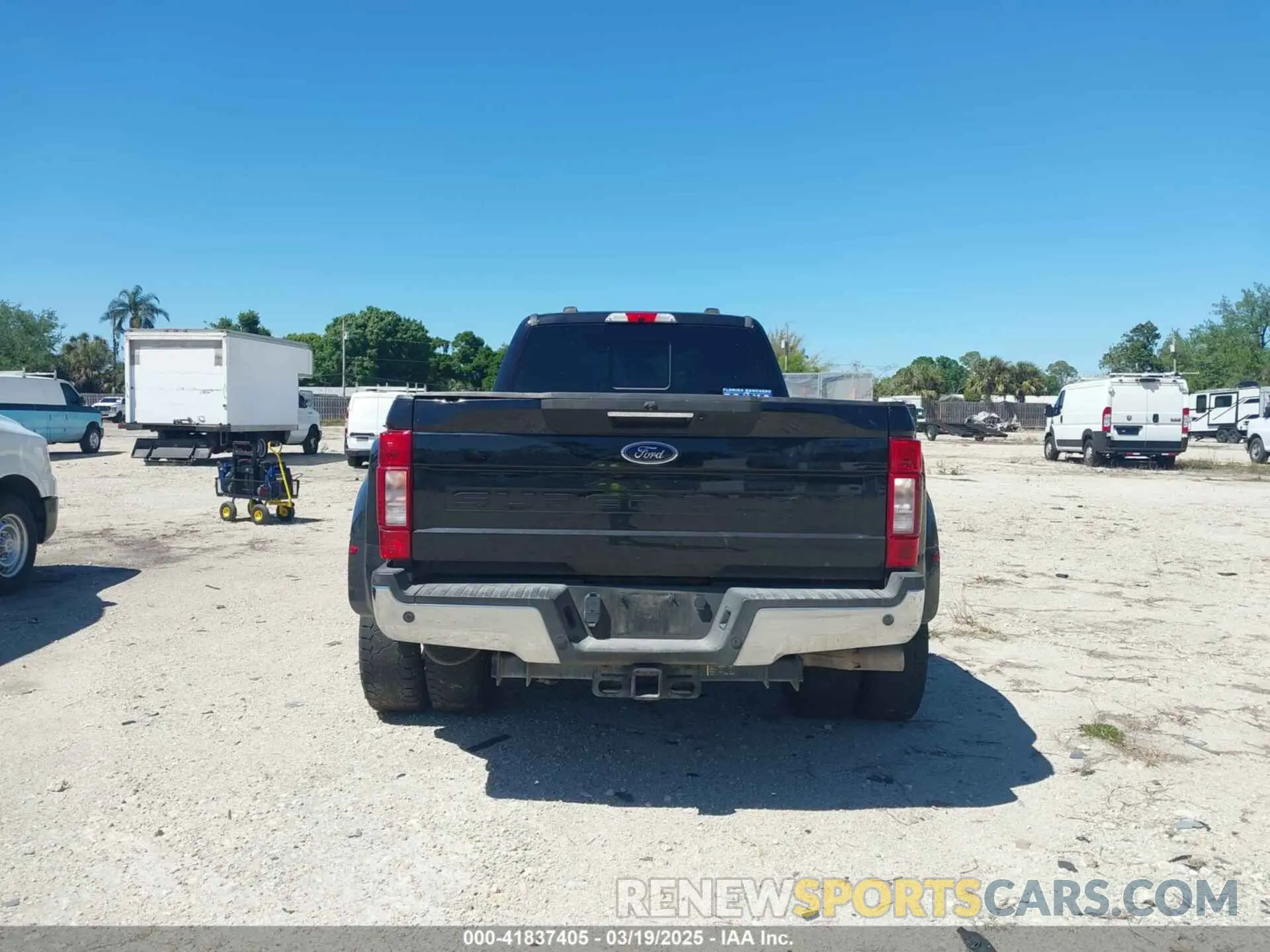 15 fotografías del automóvil dañado 1FT8W3DT9NEE63501 FORD F-350 2022