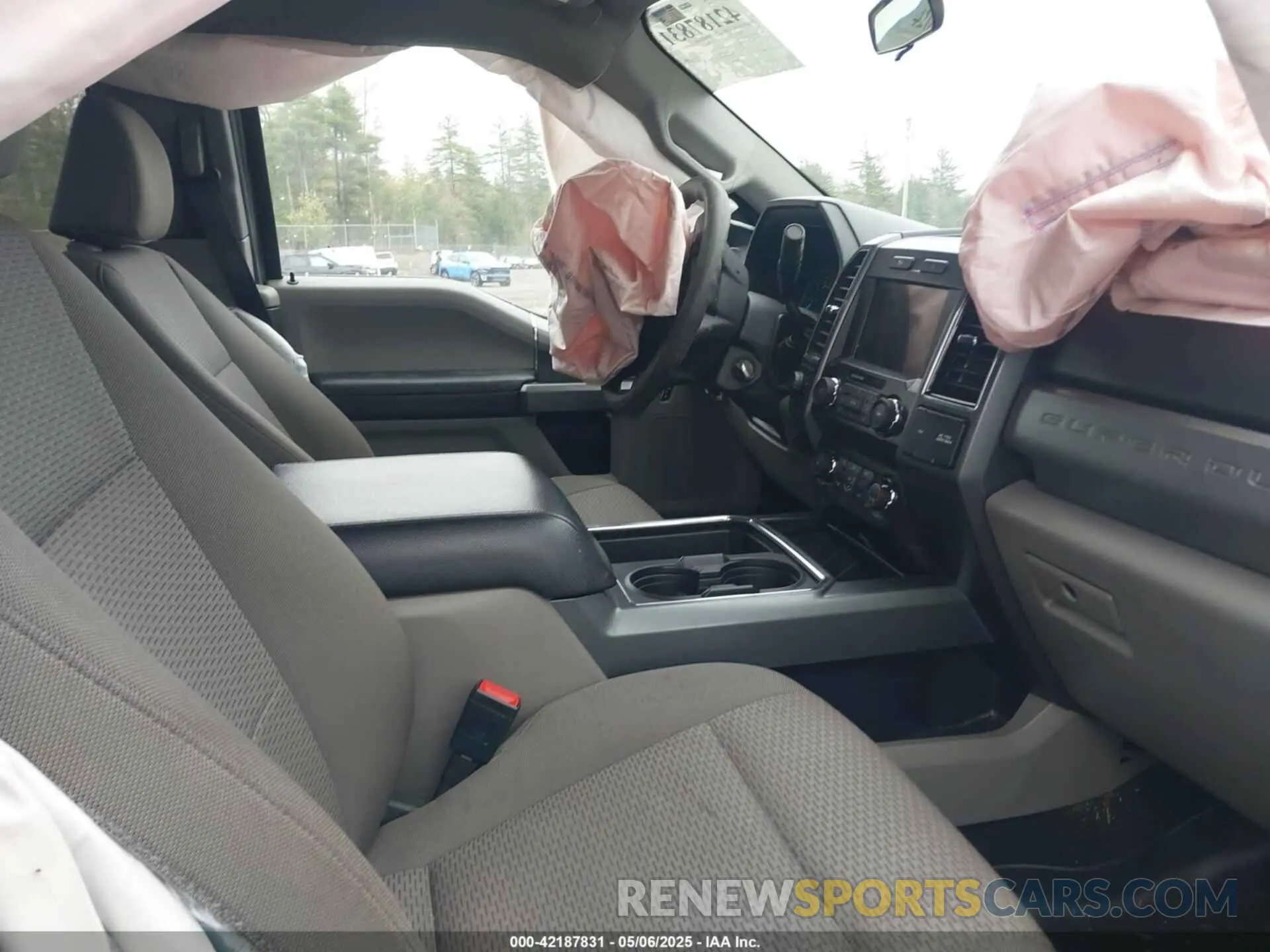 5 fotografías del automóvil dañado 1FT8X3BN7NEE11690 FORD F-350 2022