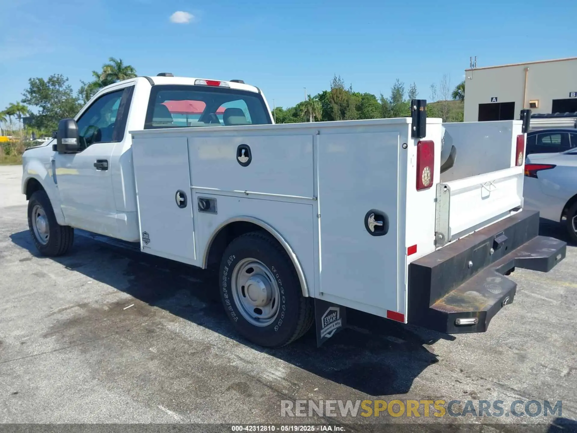 3 fotografías del automóvil dañado 1FTRF3AN9NEC70601 FORD F-350 2022