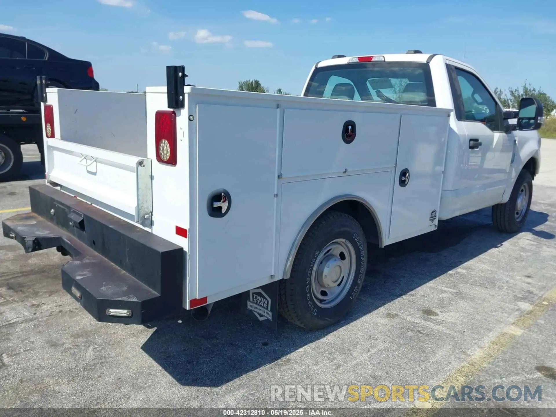 4 fotografías del automóvil dañado 1FTRF3AN9NEC70601 FORD F-350 2022