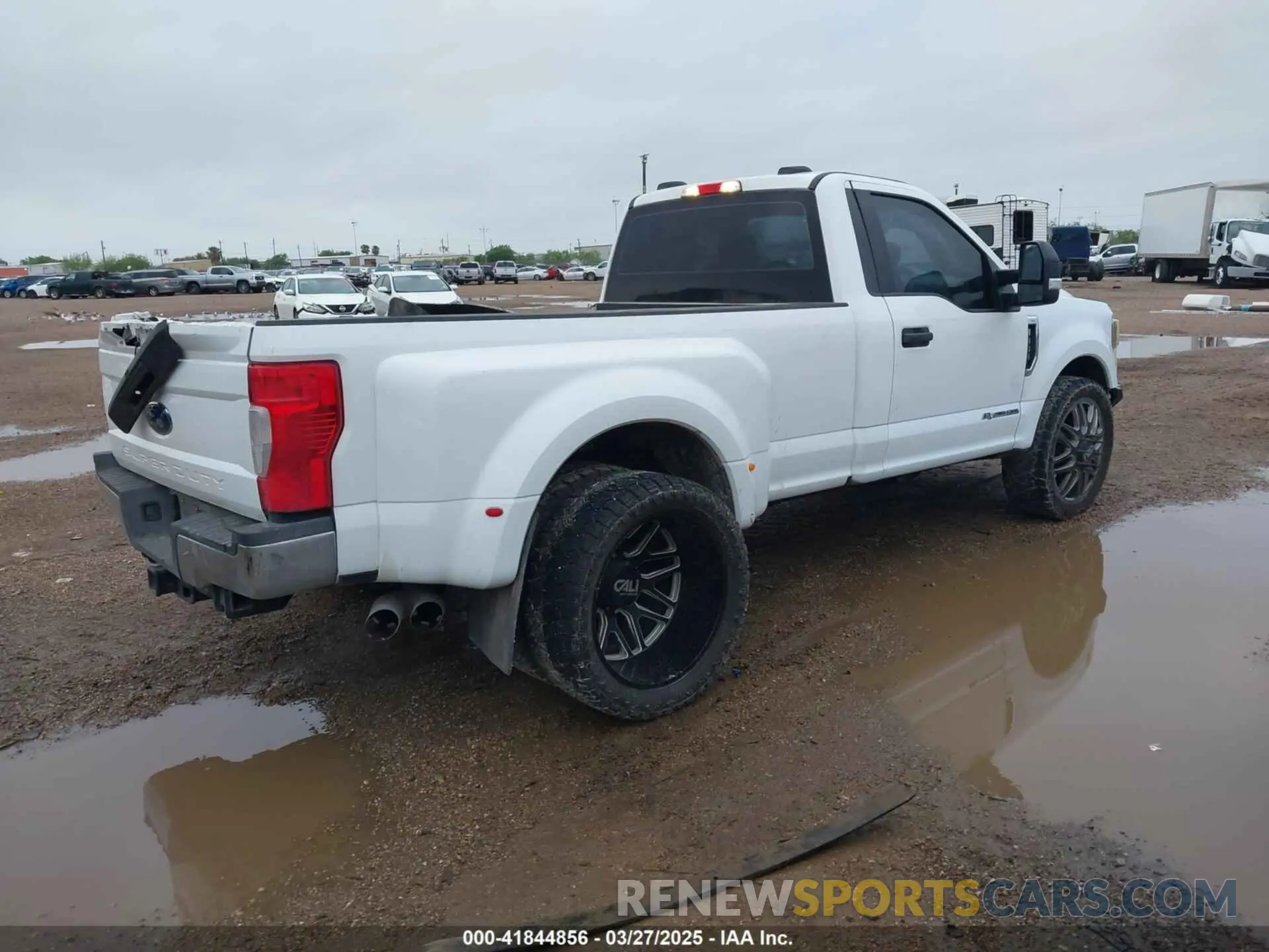 4 fotografías del automóvil dañado 1FTRF3CT8NEF23046 FORD F-350 2022