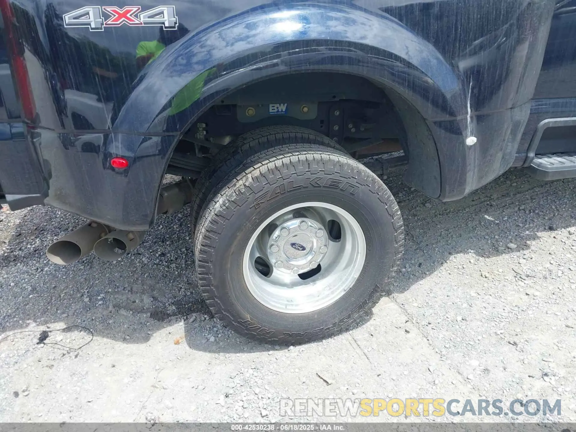 16 fotografías del automóvil dañado 1FT8W3DT9PEC97614 FORD F-350 2023