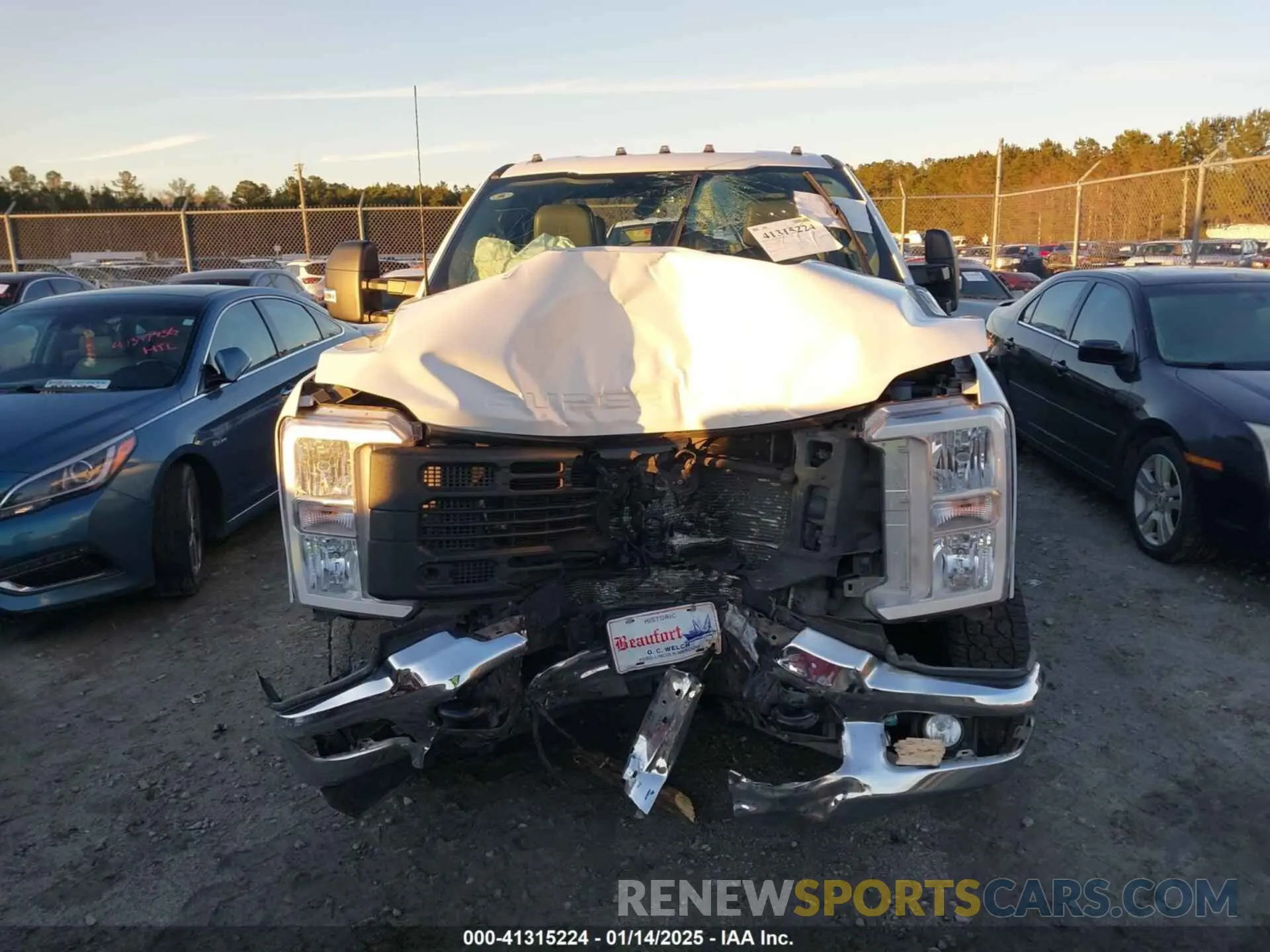 12 fotografías del automóvil dañado 1FT8X3BT3PED14181 FORD F-350 2023