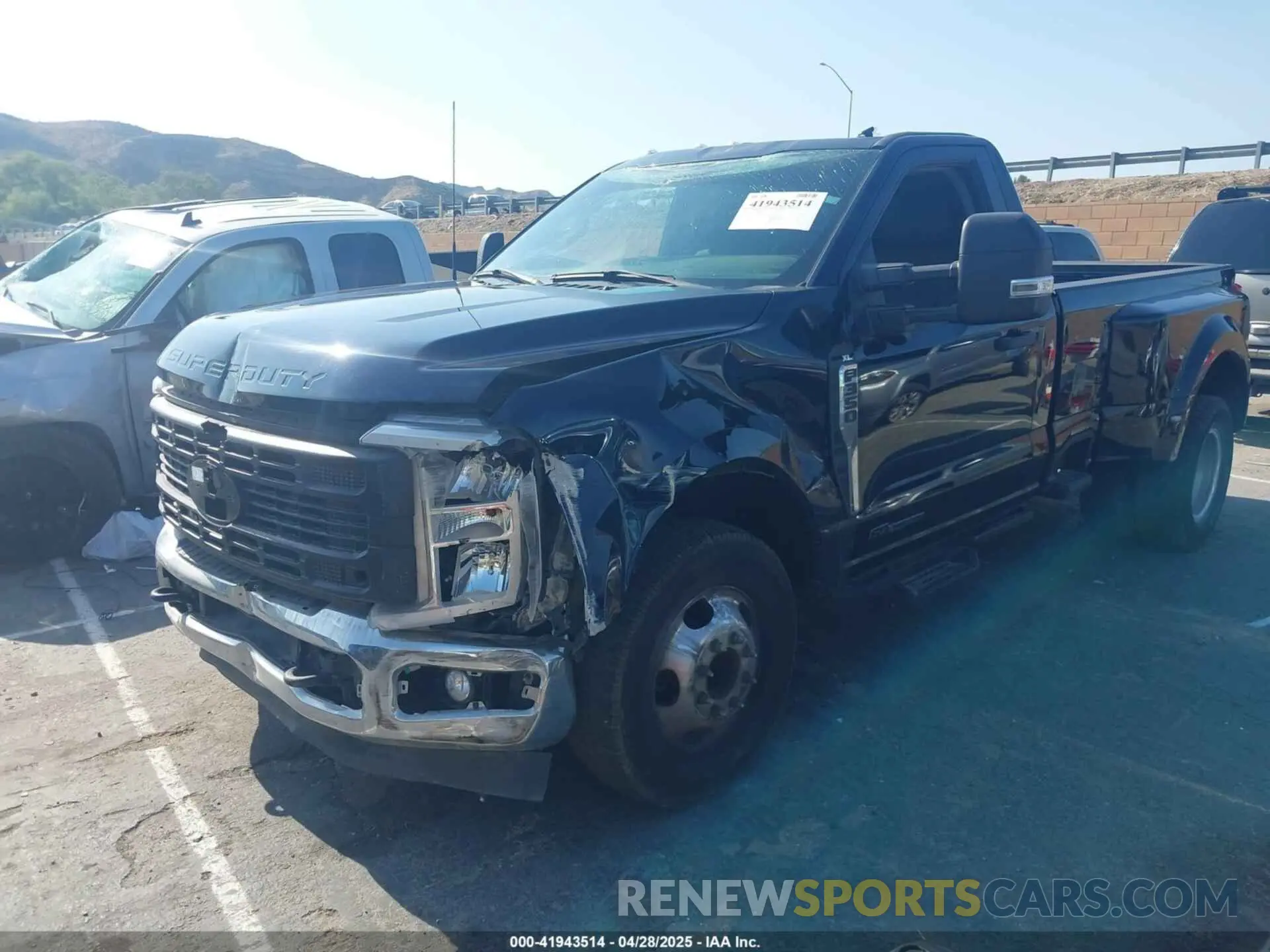 2 fotografías del automóvil dañado 1FTRF3CT0PED35480 FORD F-350 2023