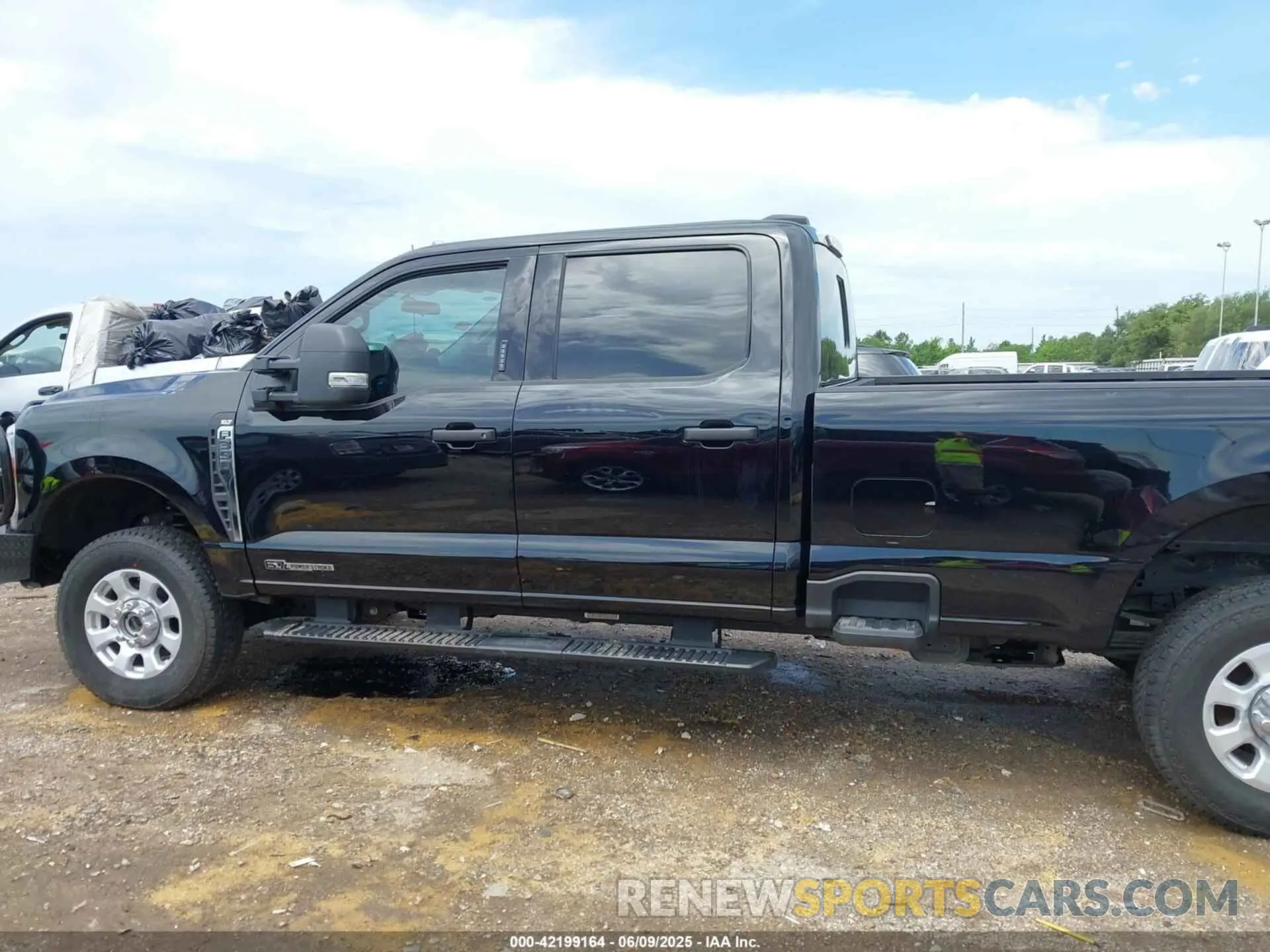16 fotografías del automóvil dañado 1FT8W3BT1REF87397 FORD F-350 2024