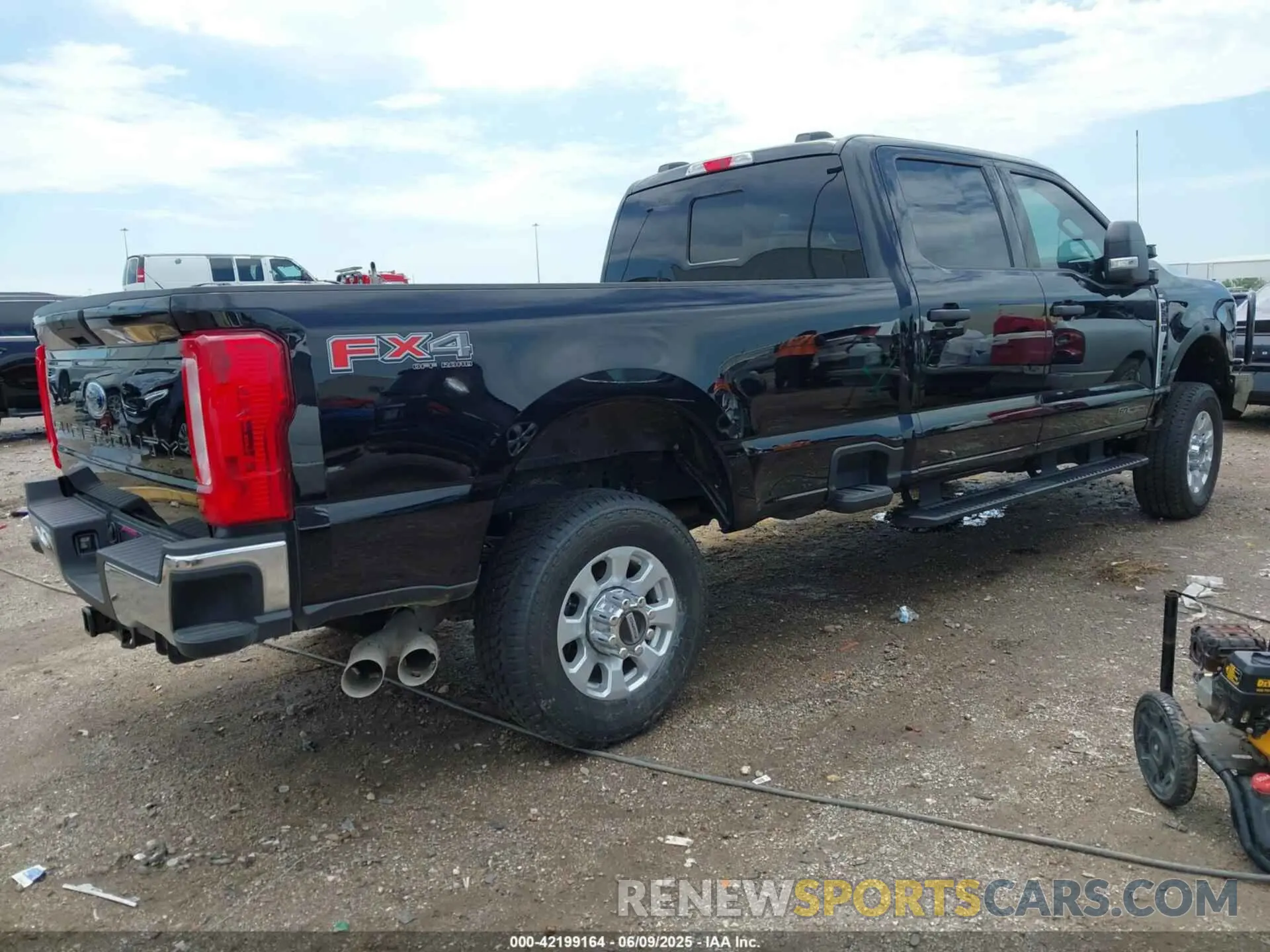 4 fotografías del automóvil dañado 1FT8W3BT1REF87397 FORD F-350 2024