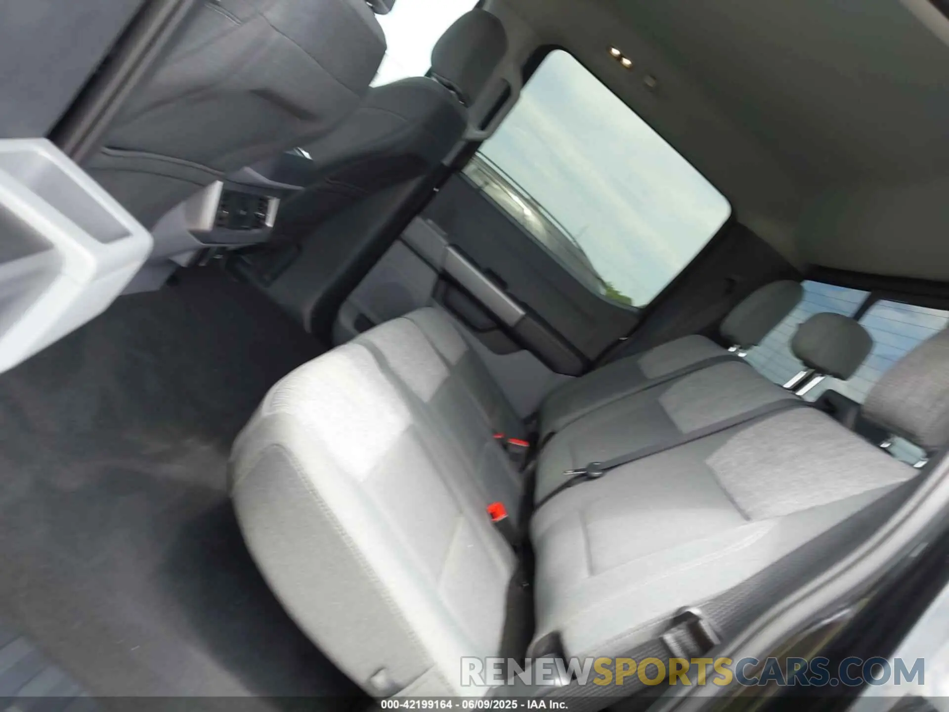 7 fotografías del automóvil dañado 1FT8W3BT1REF87397 FORD F-350 2024