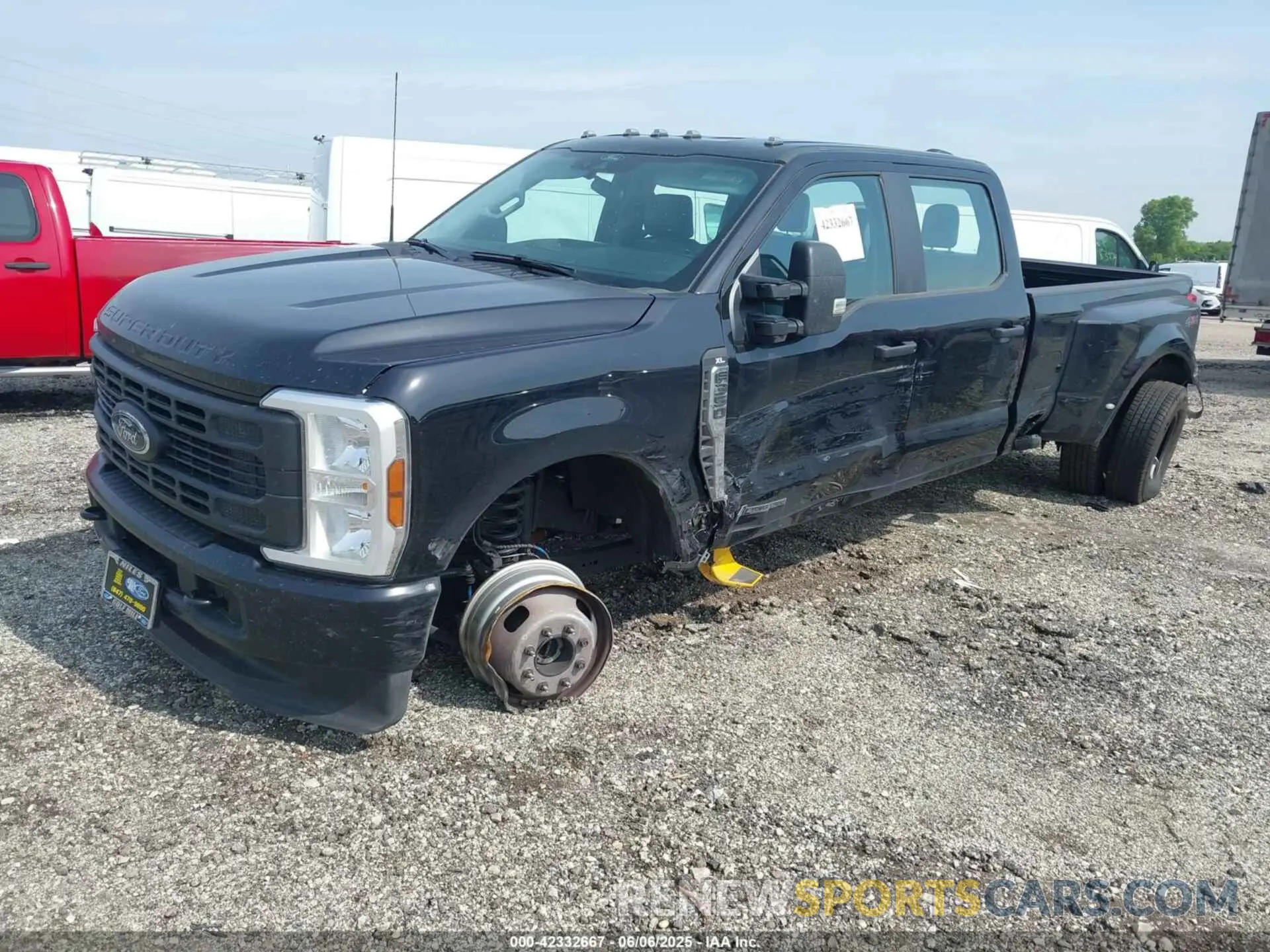 2 fotografías del automóvil dañado 1FT8W3DT8REF89533 FORD F-350 2024