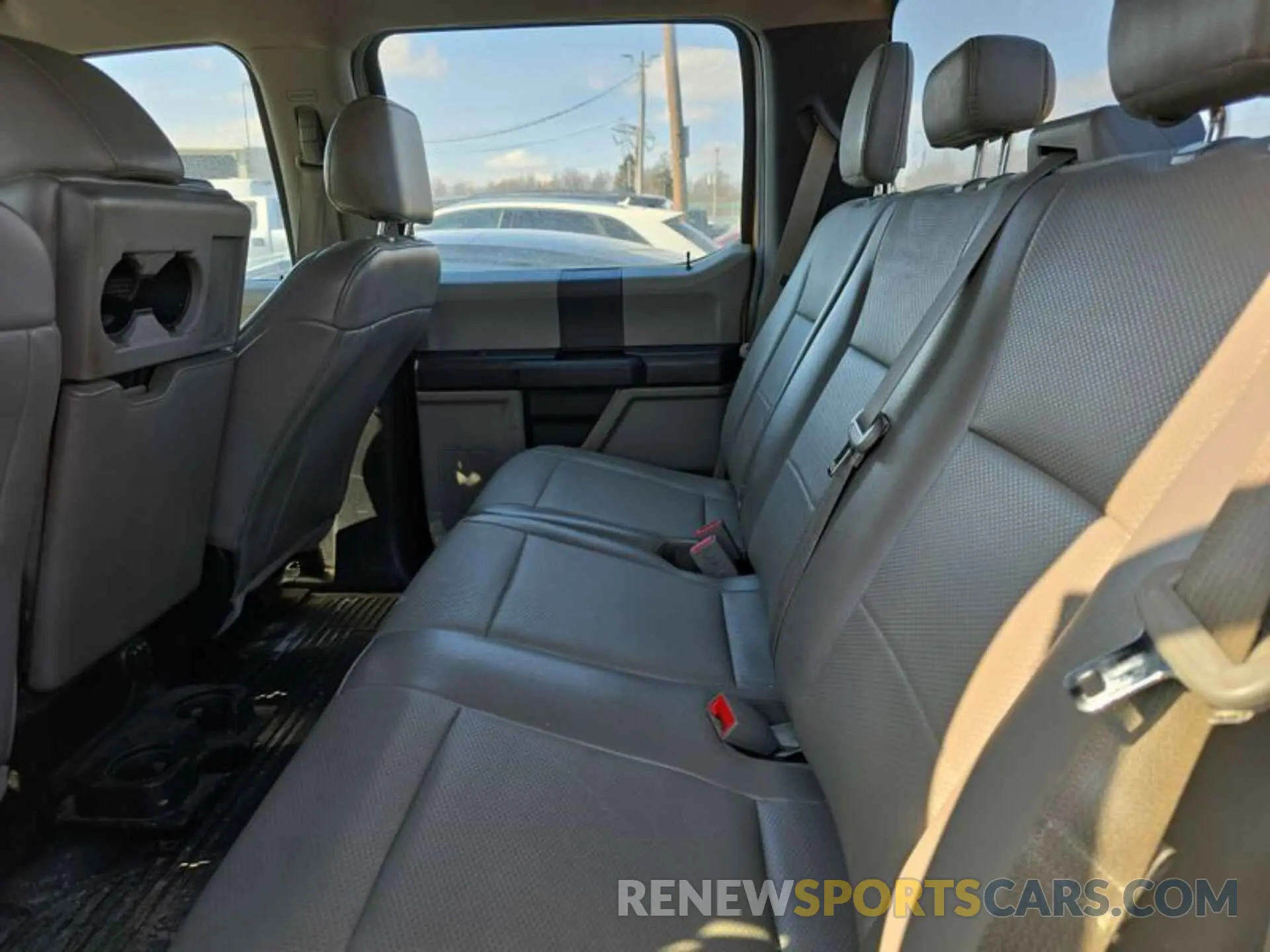 4 fotografías del automóvil dañado 1FD8W3E6XKEF05593 FORD F-350 CHASSIS 2019