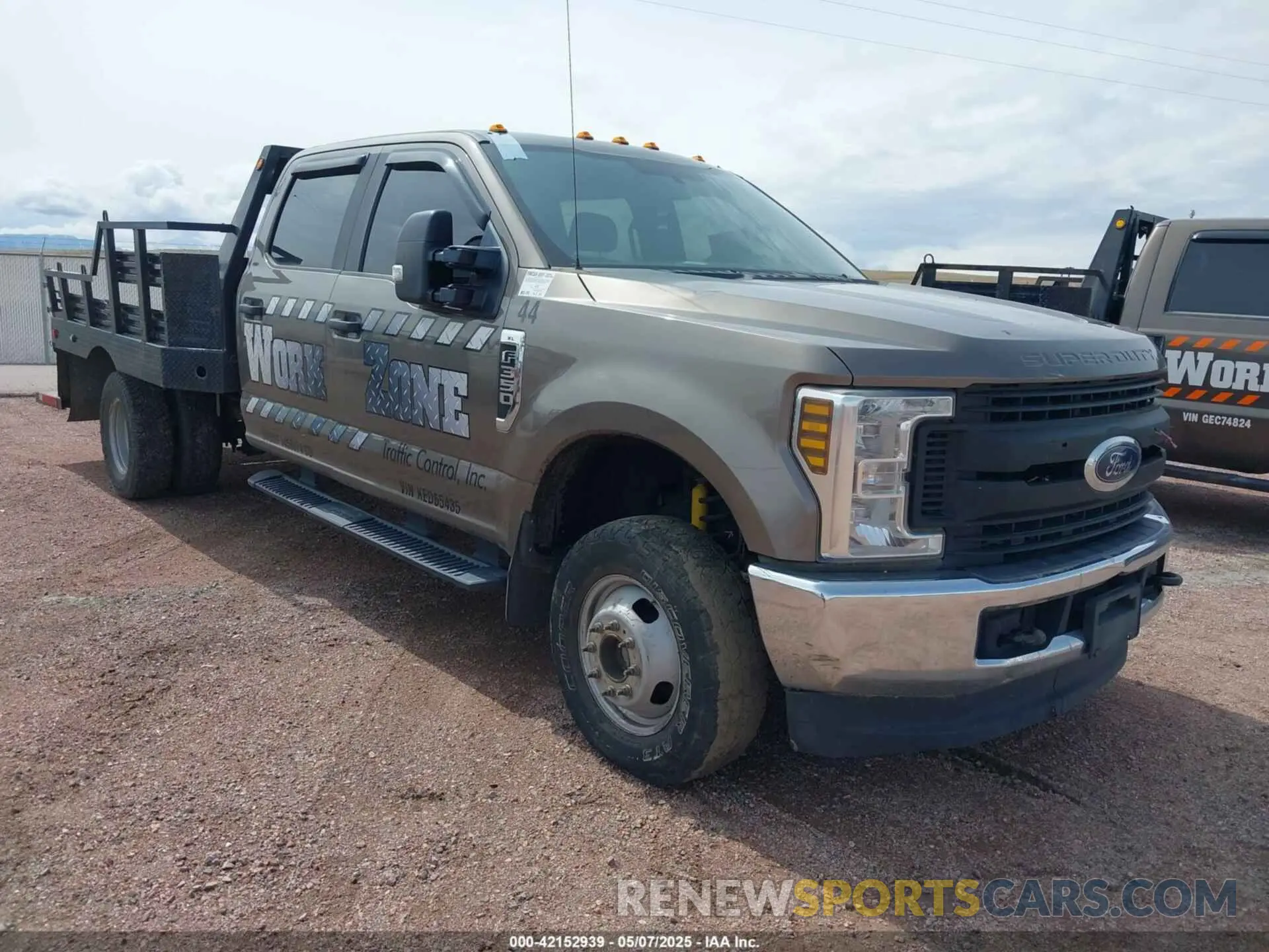 1 fotografías del automóvil dañado 1FD8W3H69KED65435 FORD F-350 CHASSIS 2019