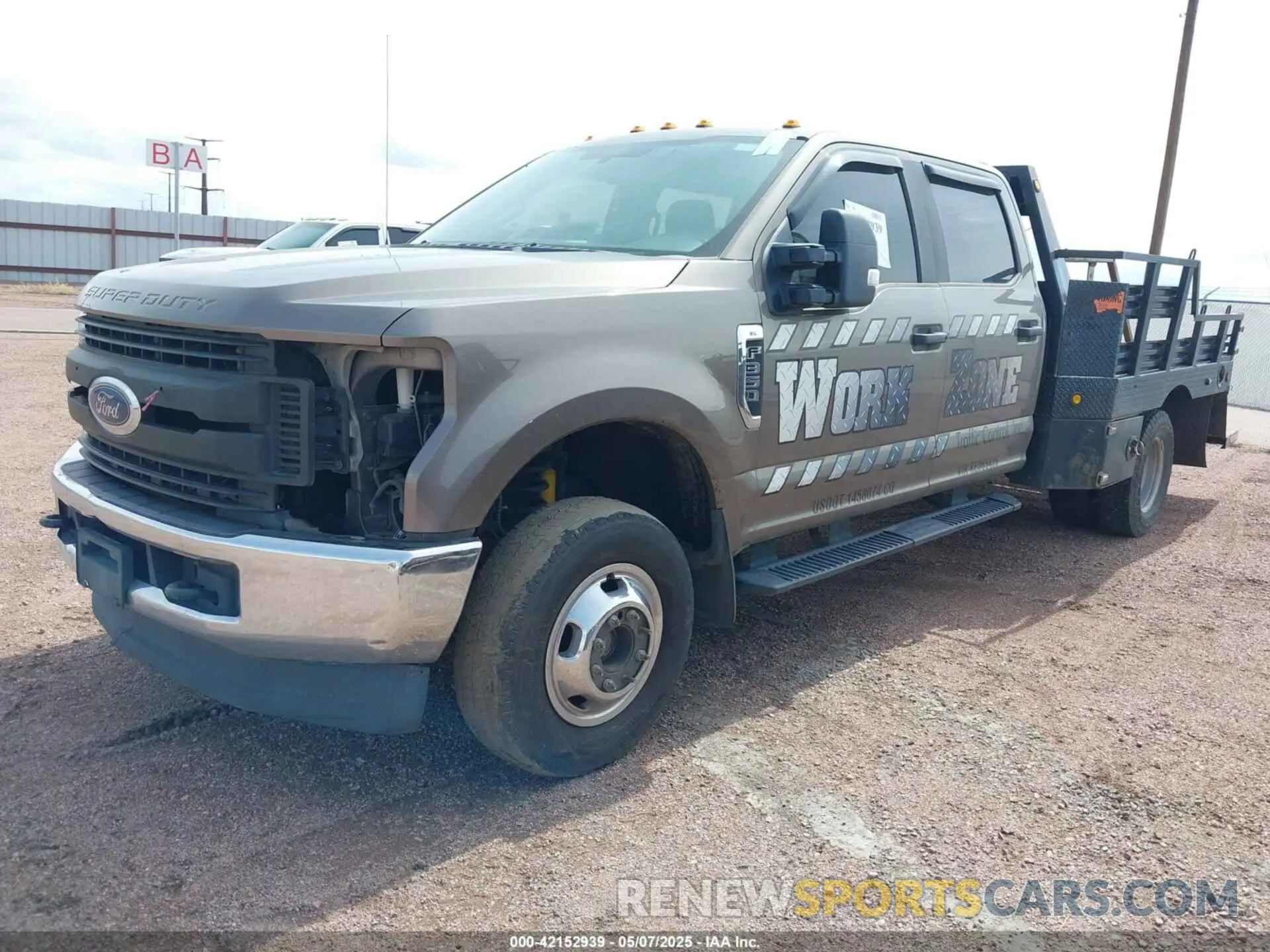 2 fotografías del automóvil dañado 1FD8W3H69KED65435 FORD F-350 CHASSIS 2019