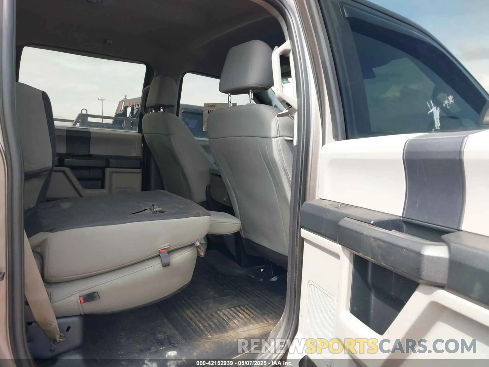 6 fotografías del automóvil dañado 1FD8W3H69KED65435 FORD F-350 CHASSIS 2019