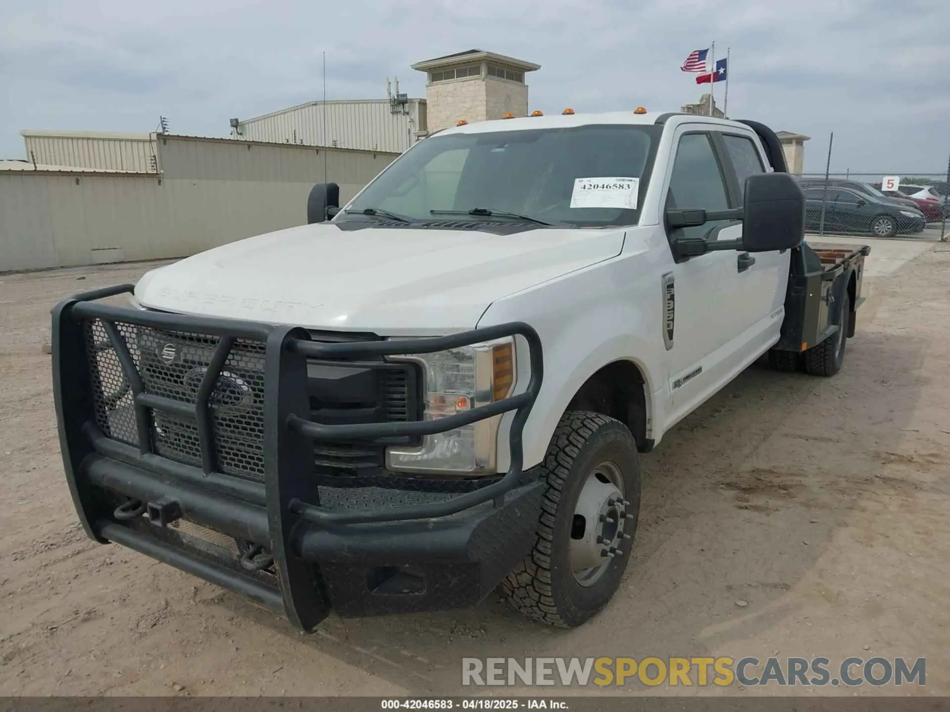 11 fotografías del automóvil dañado 1FD8W3HT4KEG56933 FORD F-350 CHASSIS 2019