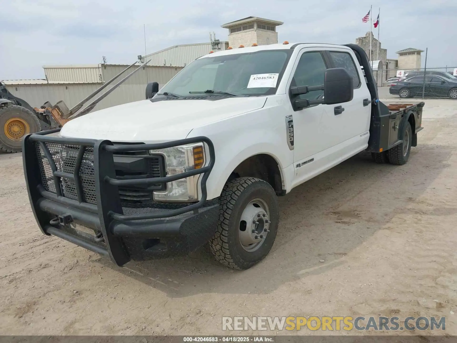 2 fotografías del automóvil dañado 1FD8W3HT4KEG56933 FORD F-350 CHASSIS 2019