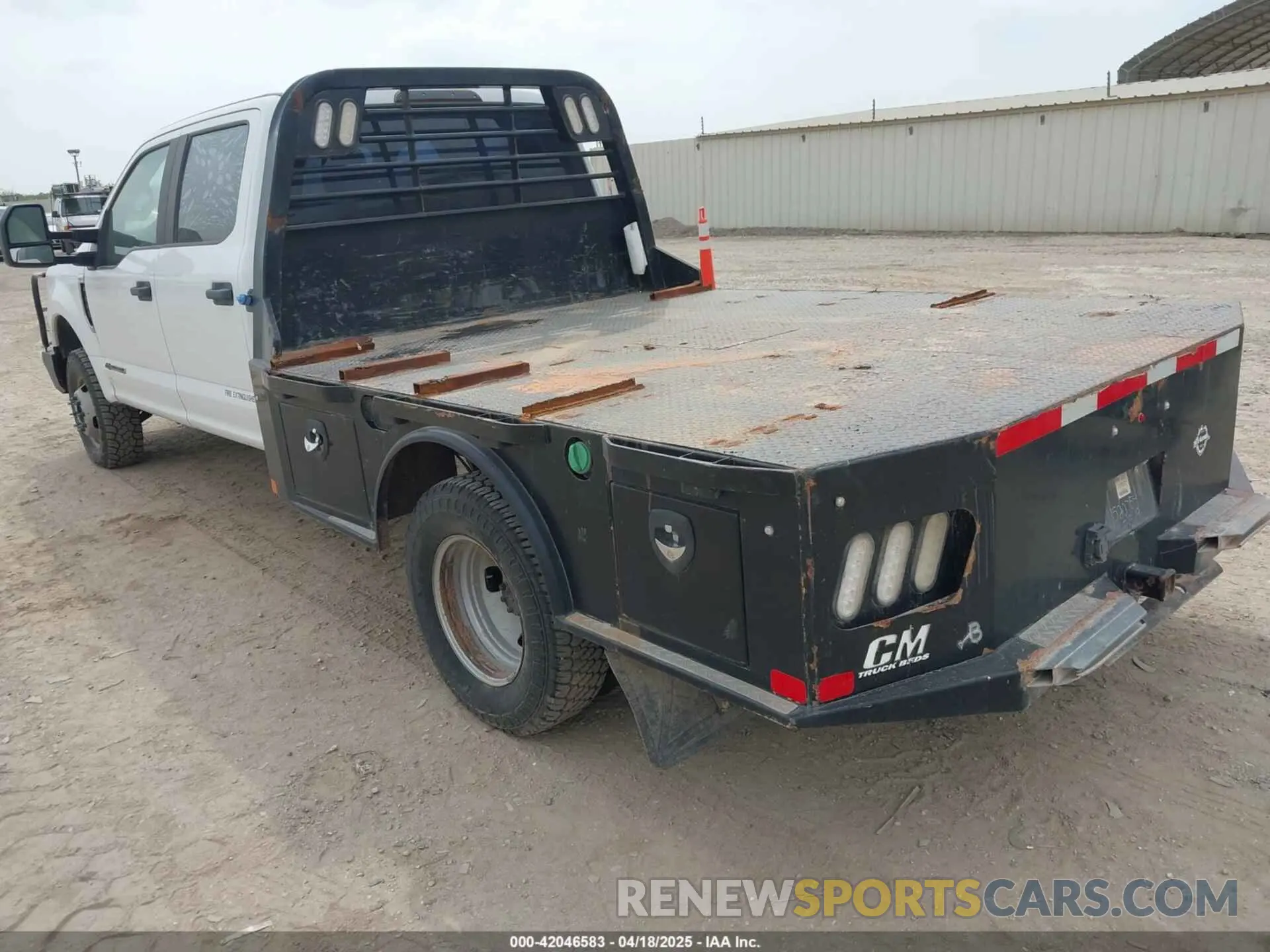 3 fotografías del automóvil dañado 1FD8W3HT4KEG56933 FORD F-350 CHASSIS 2019