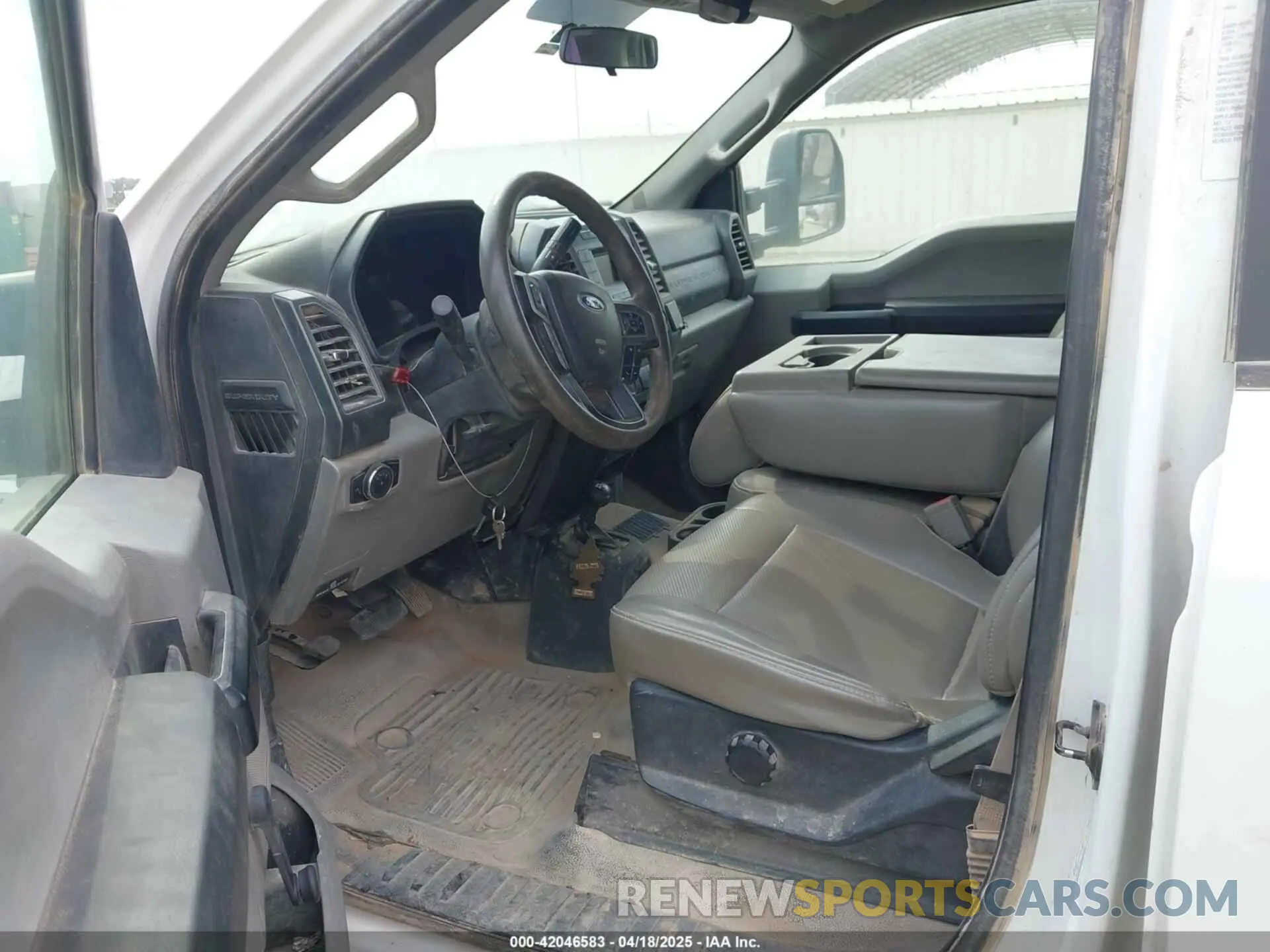 6 fotografías del automóvil dañado 1FD8W3HT4KEG56933 FORD F-350 CHASSIS 2019