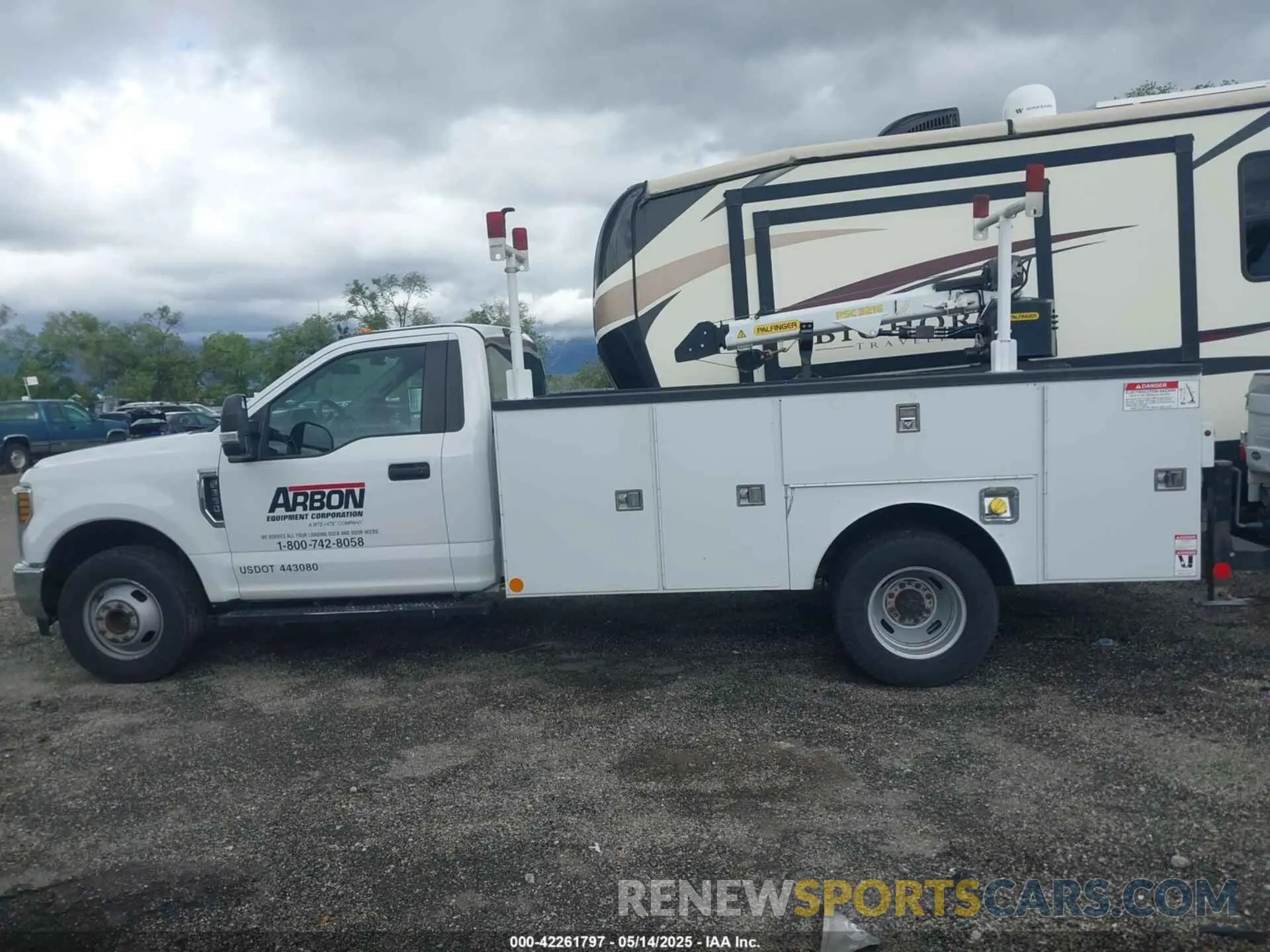 14 fotografías del automóvil dañado 1FDRF3G60KED40560 FORD F-350 CHASSIS 2019