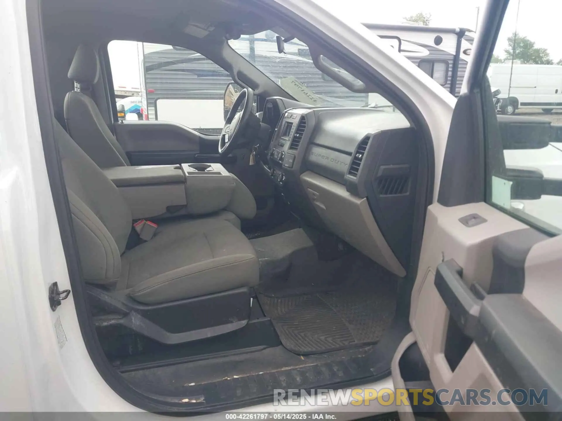 6 fotografías del automóvil dañado 1FDRF3G60KED40560 FORD F-350 CHASSIS 2019