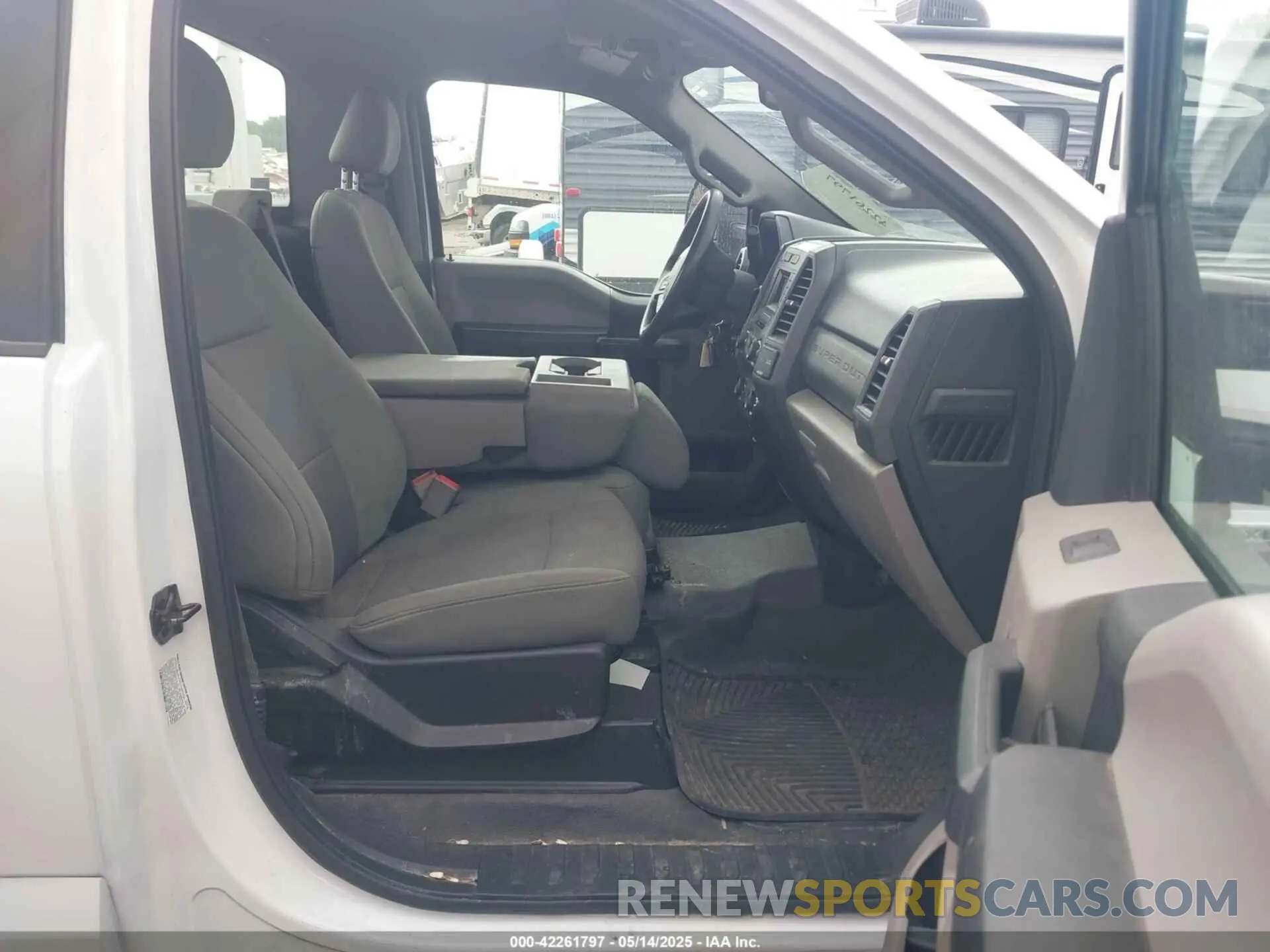 7 fotografías del automóvil dañado 1FDRF3G60KED40560 FORD F-350 CHASSIS 2019