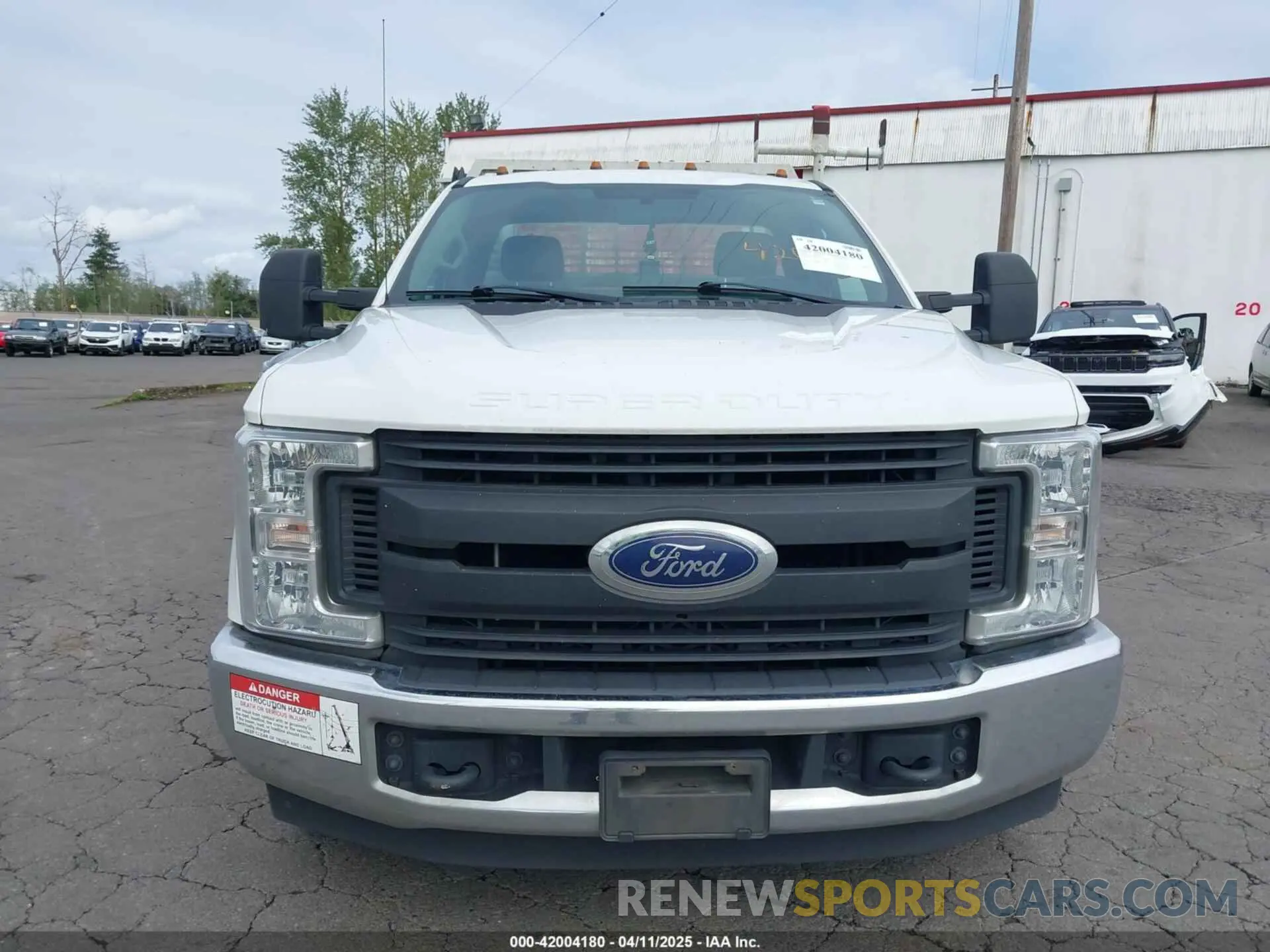 11 fotografías del automóvil dañado 1FDRF3G69KEC62795 FORD F-350 CHASSIS 2019