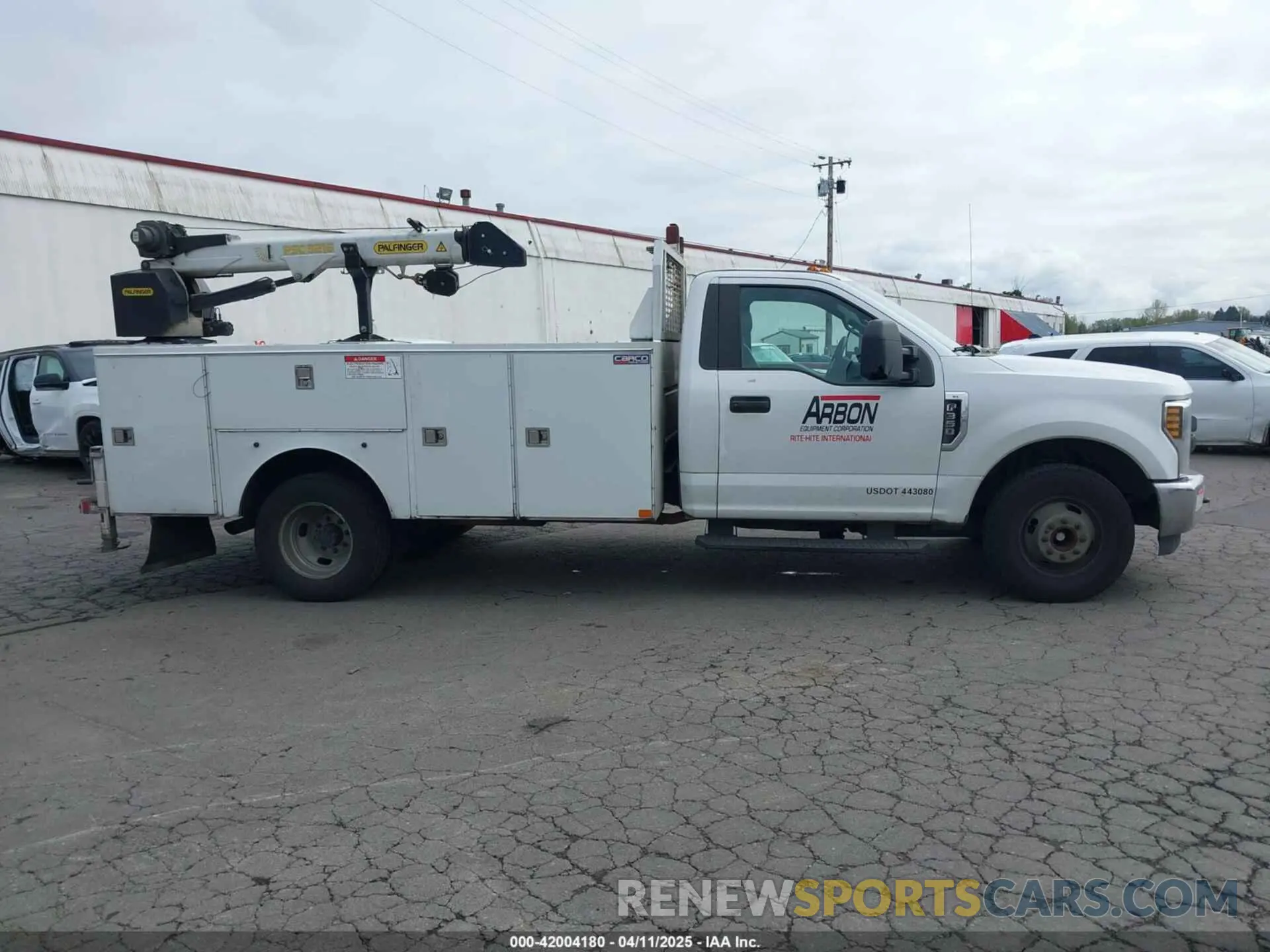 14 fotografías del automóvil dañado 1FDRF3G69KEC62795 FORD F-350 CHASSIS 2019
