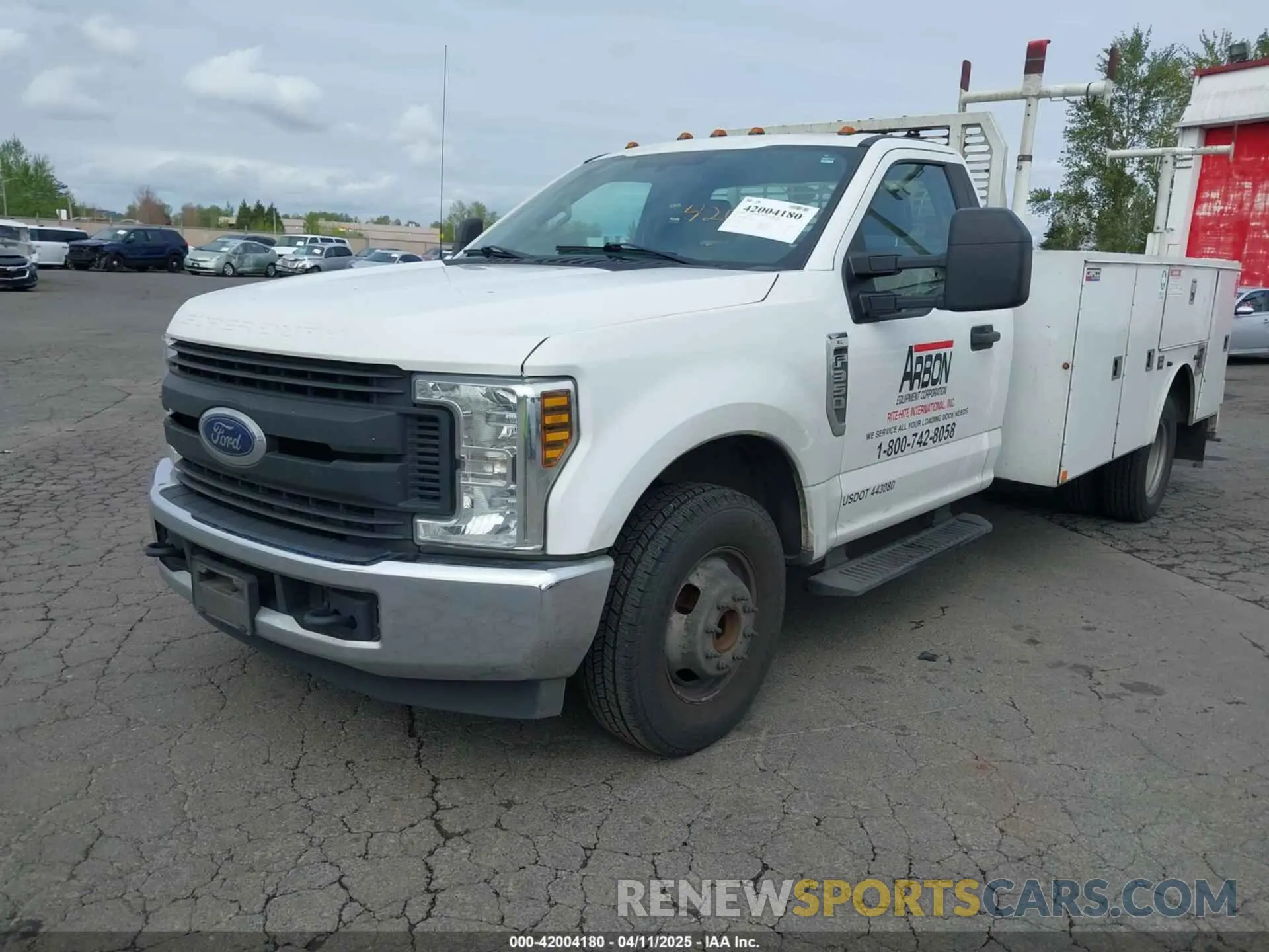 2 fotografías del automóvil dañado 1FDRF3G69KEC62795 FORD F-350 CHASSIS 2019