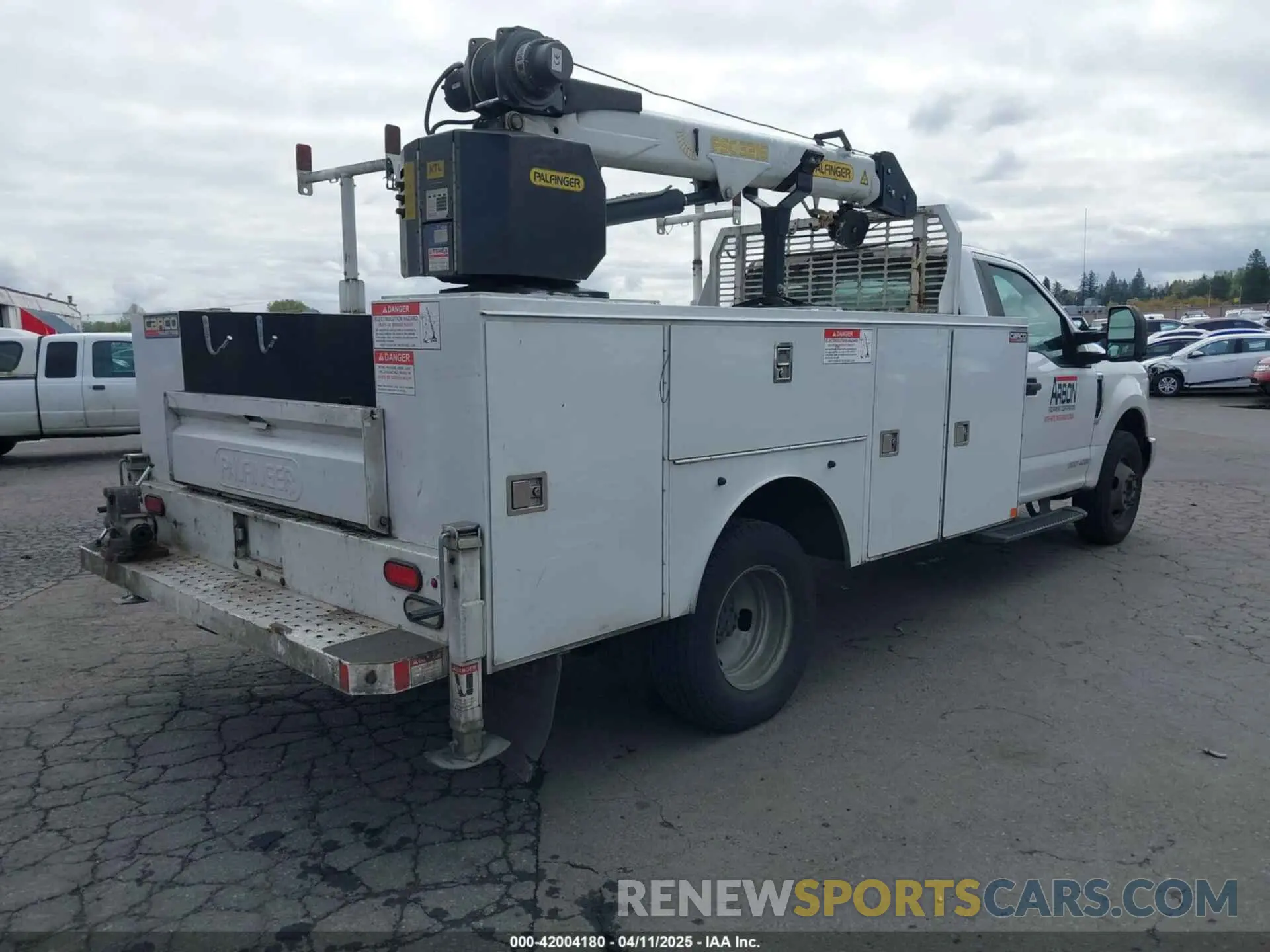 4 fotografías del automóvil dañado 1FDRF3G69KEC62795 FORD F-350 CHASSIS 2019