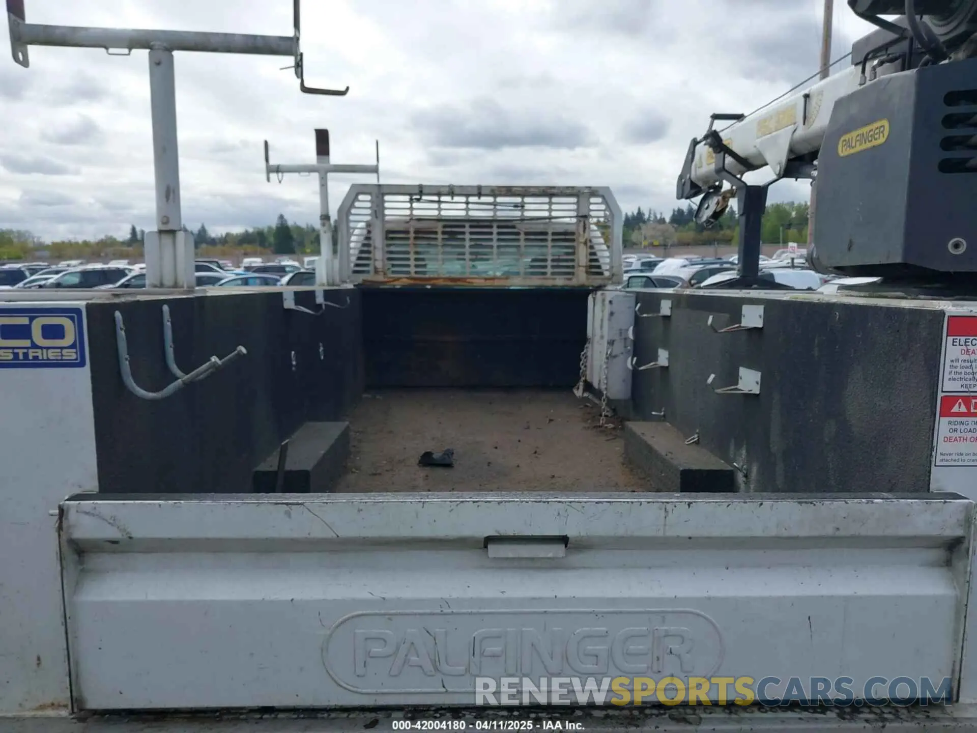 6 fotografías del automóvil dañado 1FDRF3G69KEC62795 FORD F-350 CHASSIS 2019