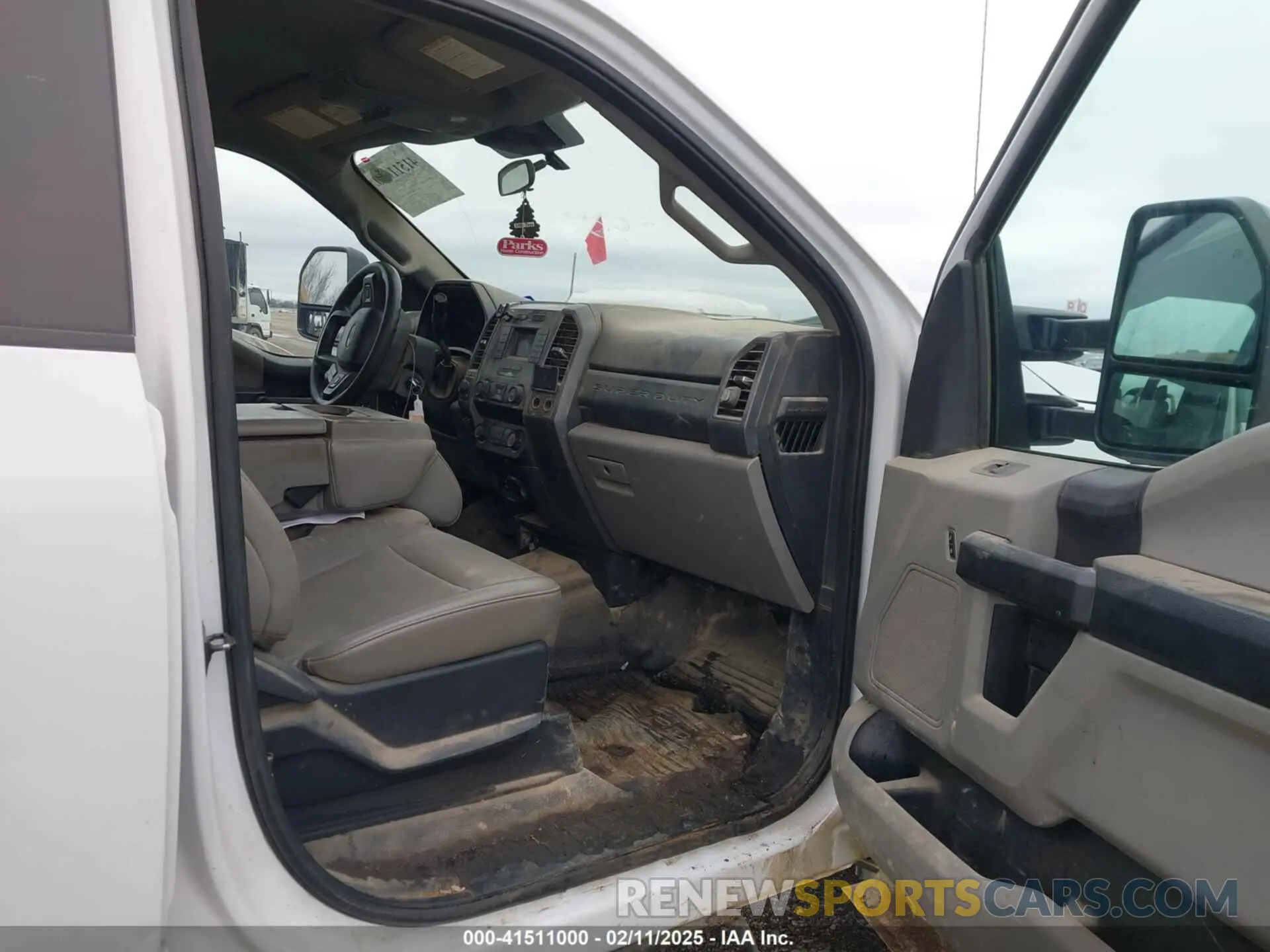 5 fotografías del automóvil dañado 1FD8W3HT8LEE51052 FORD F-350 CHASSIS 2020