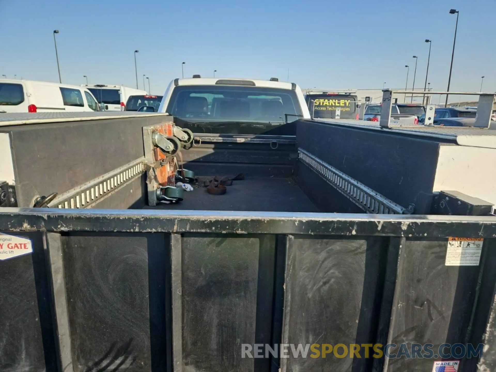 18 fotografías del automóvil dañado 1FDRF3G69LED08823 FORD F-350 CHASSIS 2020