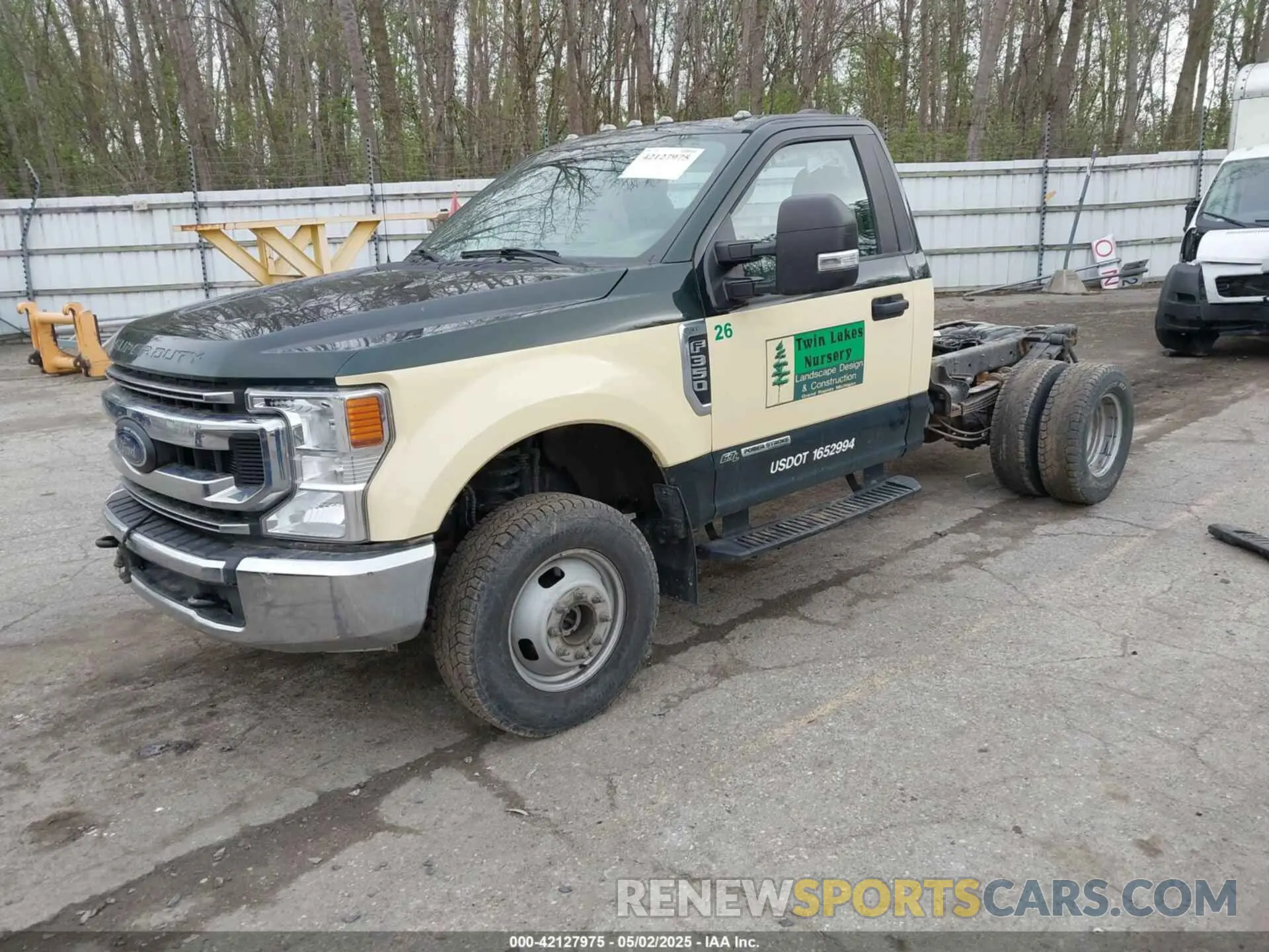 2 fotografías del automóvil dañado 1FDRF3HT3LED22690 FORD F-350 CHASSIS 2020