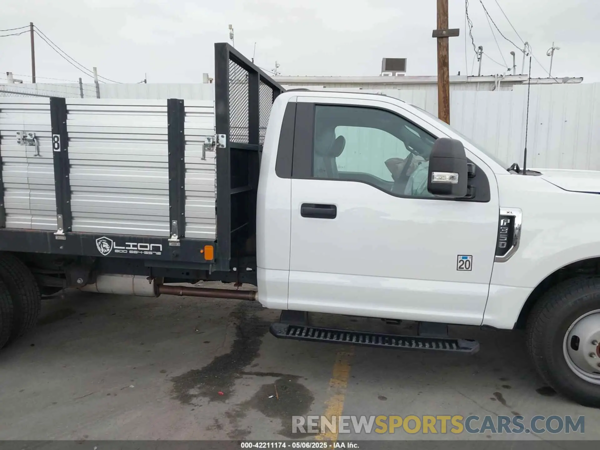 13 fotografías del automóvil dañado 1FDRF3GN0NEE88364 FORD F-350 CHASSIS 2022