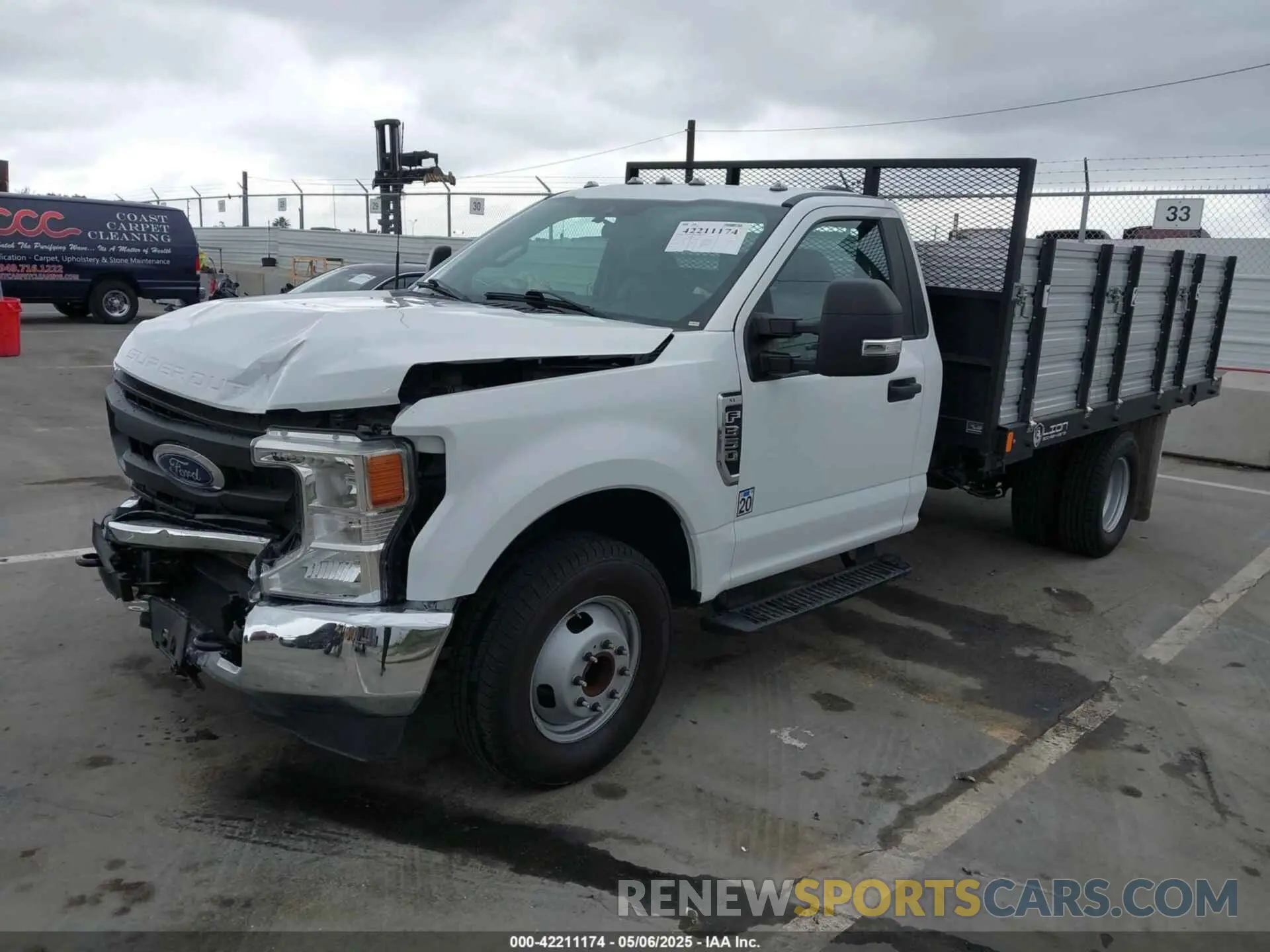 2 fotografías del automóvil dañado 1FDRF3GN0NEE88364 FORD F-350 CHASSIS 2022