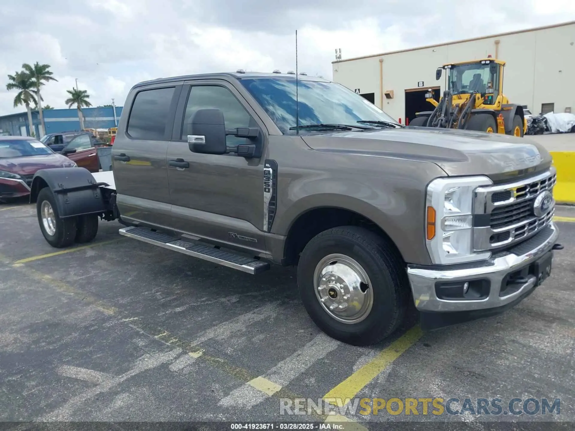 1 fotografías del automóvil dañado 1FD8W3GT0PEC55193 FORD F-350 CHASSIS 2023