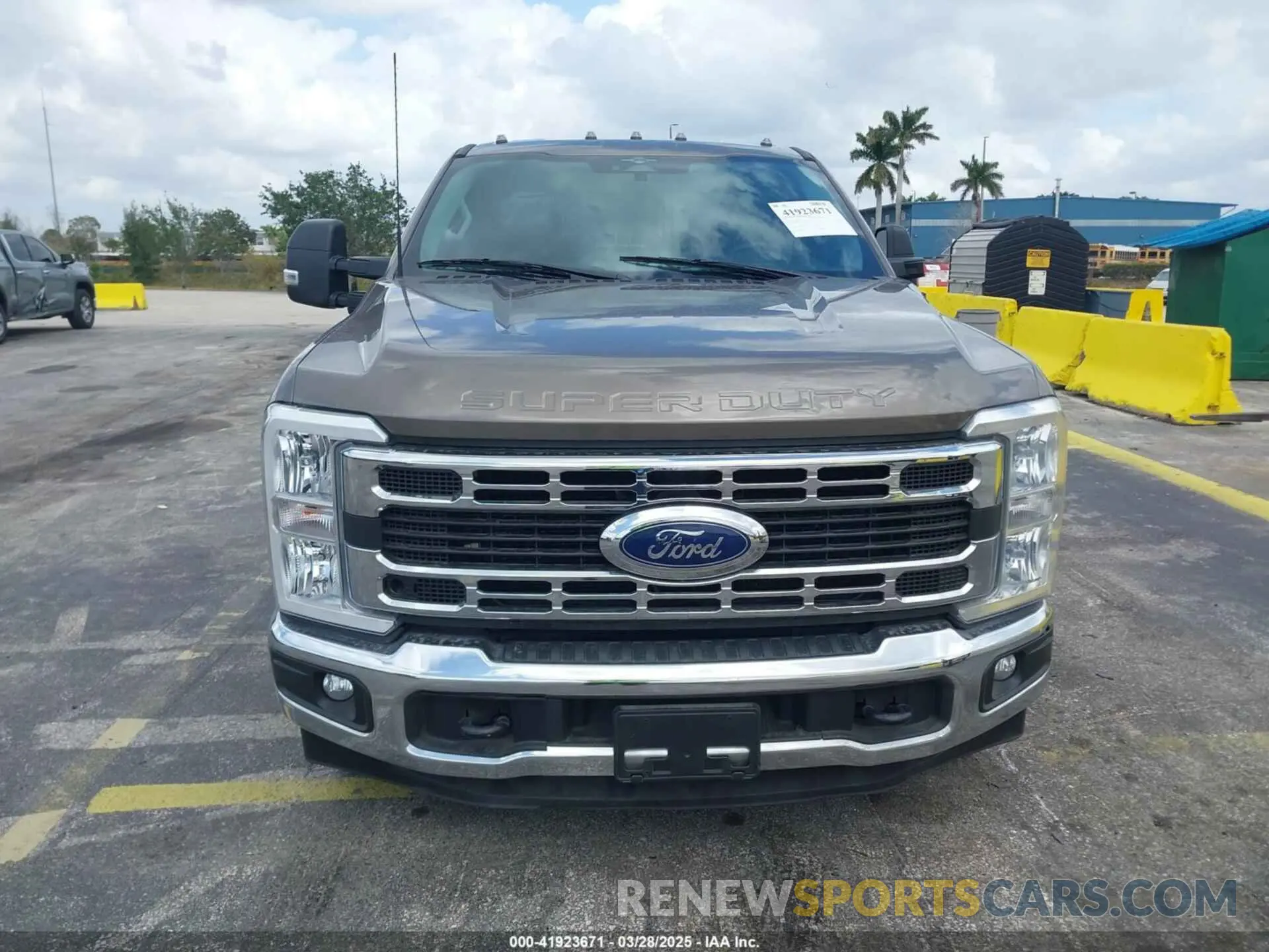 11 fotografías del automóvil dañado 1FD8W3GT0PEC55193 FORD F-350 CHASSIS 2023