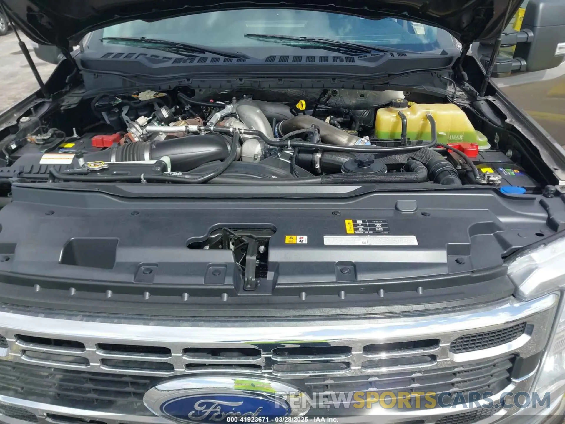 9 fotografías del automóvil dañado 1FD8W3GT0PEC55193 FORD F-350 CHASSIS 2023