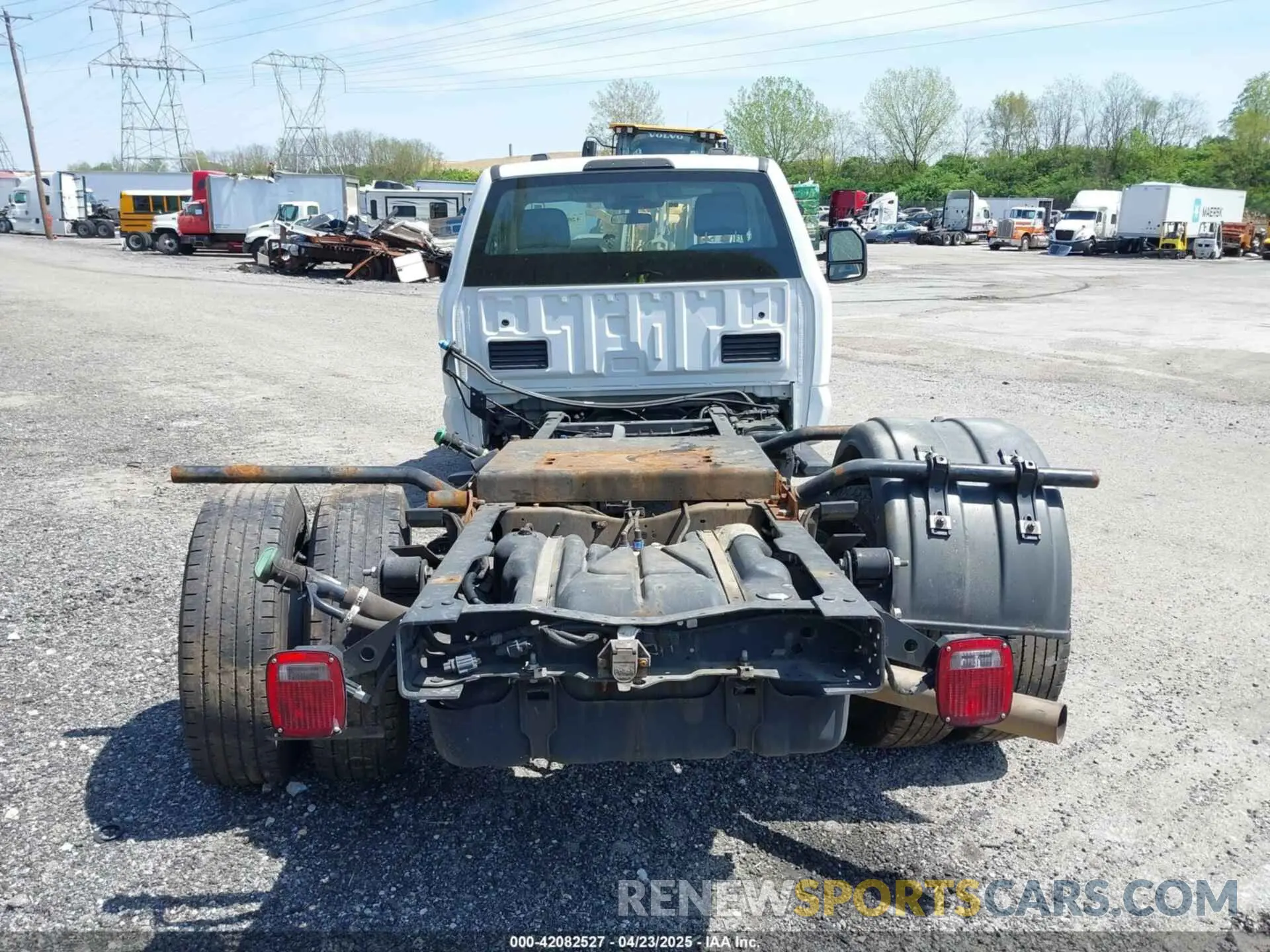 19 fotografías del automóvil dañado 1FDRF3GT3PEC64023 FORD F-350 CHASSIS 2023