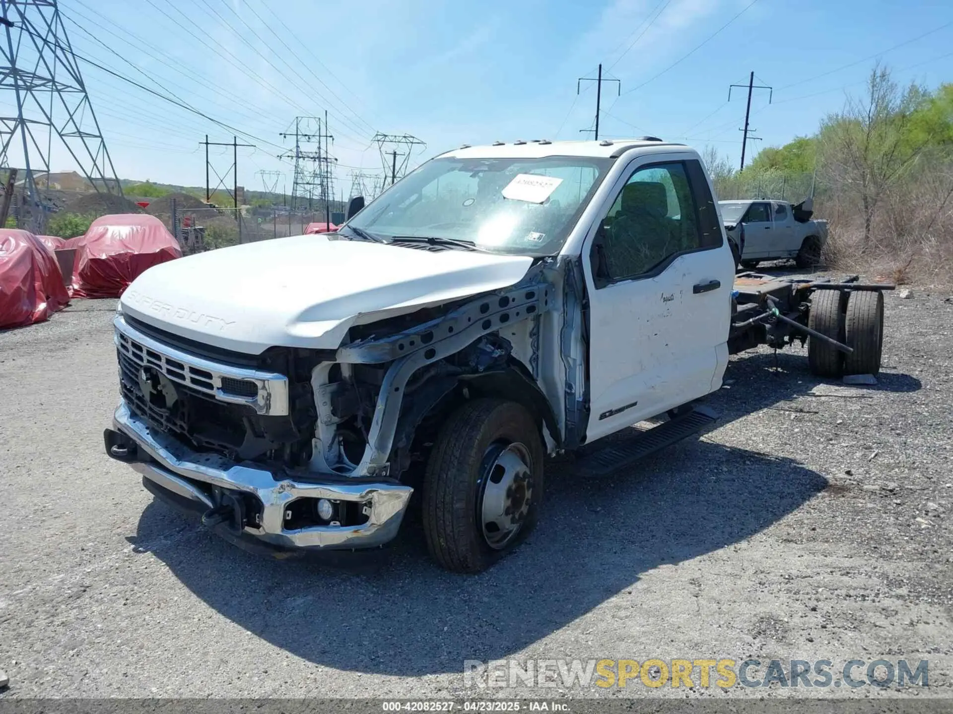 2 fotografías del automóvil dañado 1FDRF3GT3PEC64023 FORD F-350 CHASSIS 2023