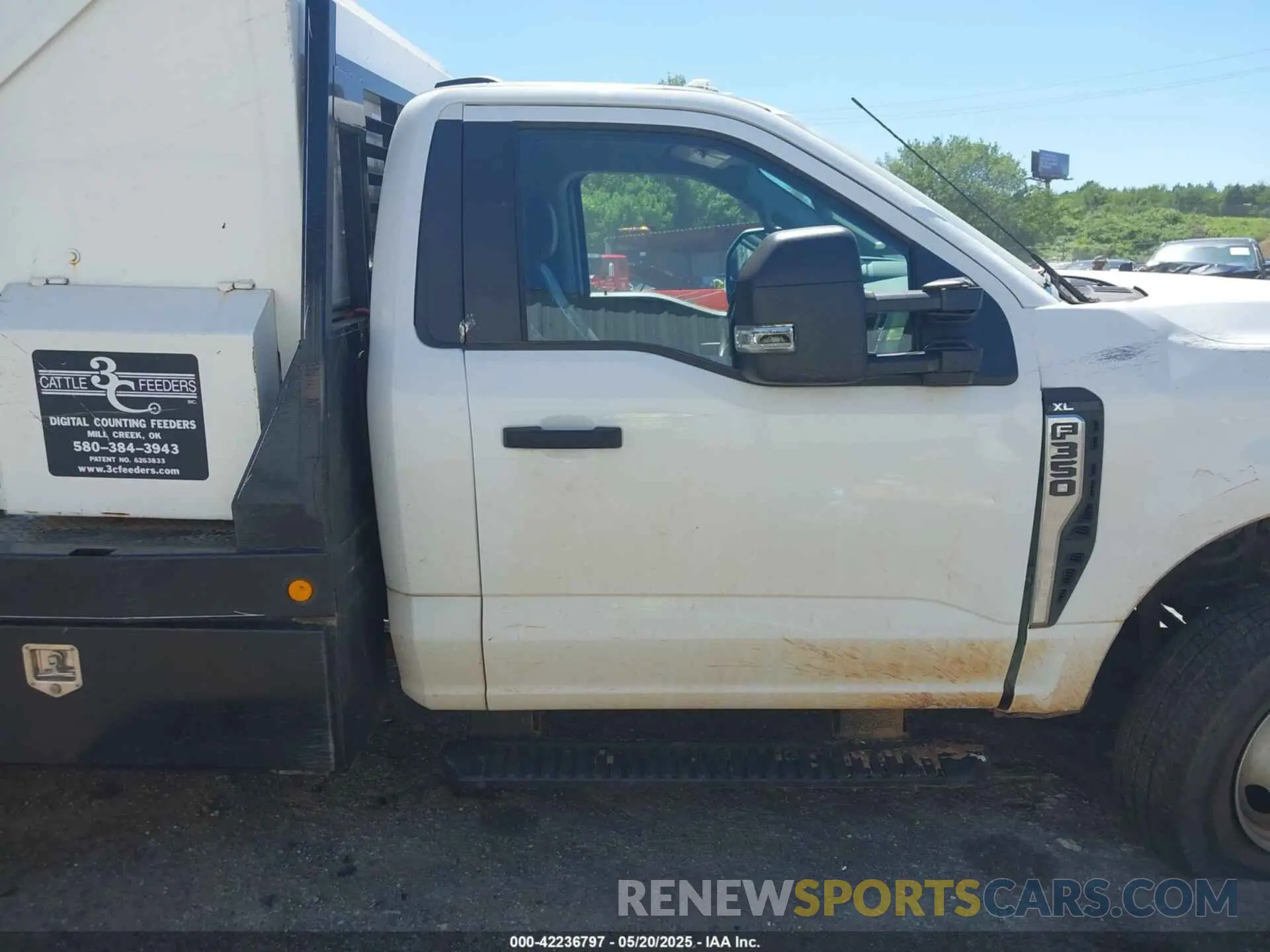 13 fotografías del automóvil dañado 1FDRF3HN2PDA11989 FORD F-350 CHASSIS 2023